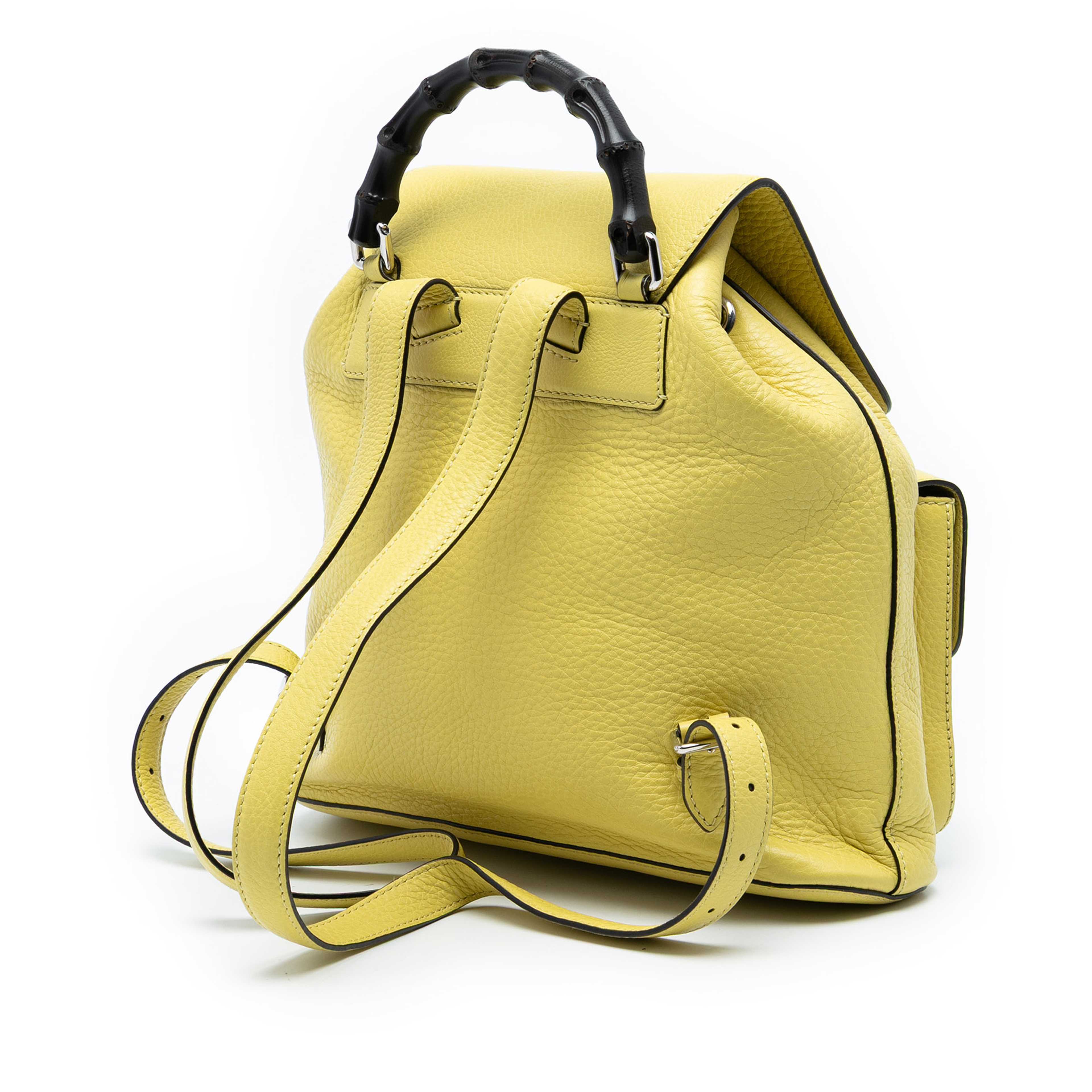 Gucci Leather Bamboo Tassel Backpack, från Luxclusif, i färgen gul. Klicka för att öppna bilden i stort format