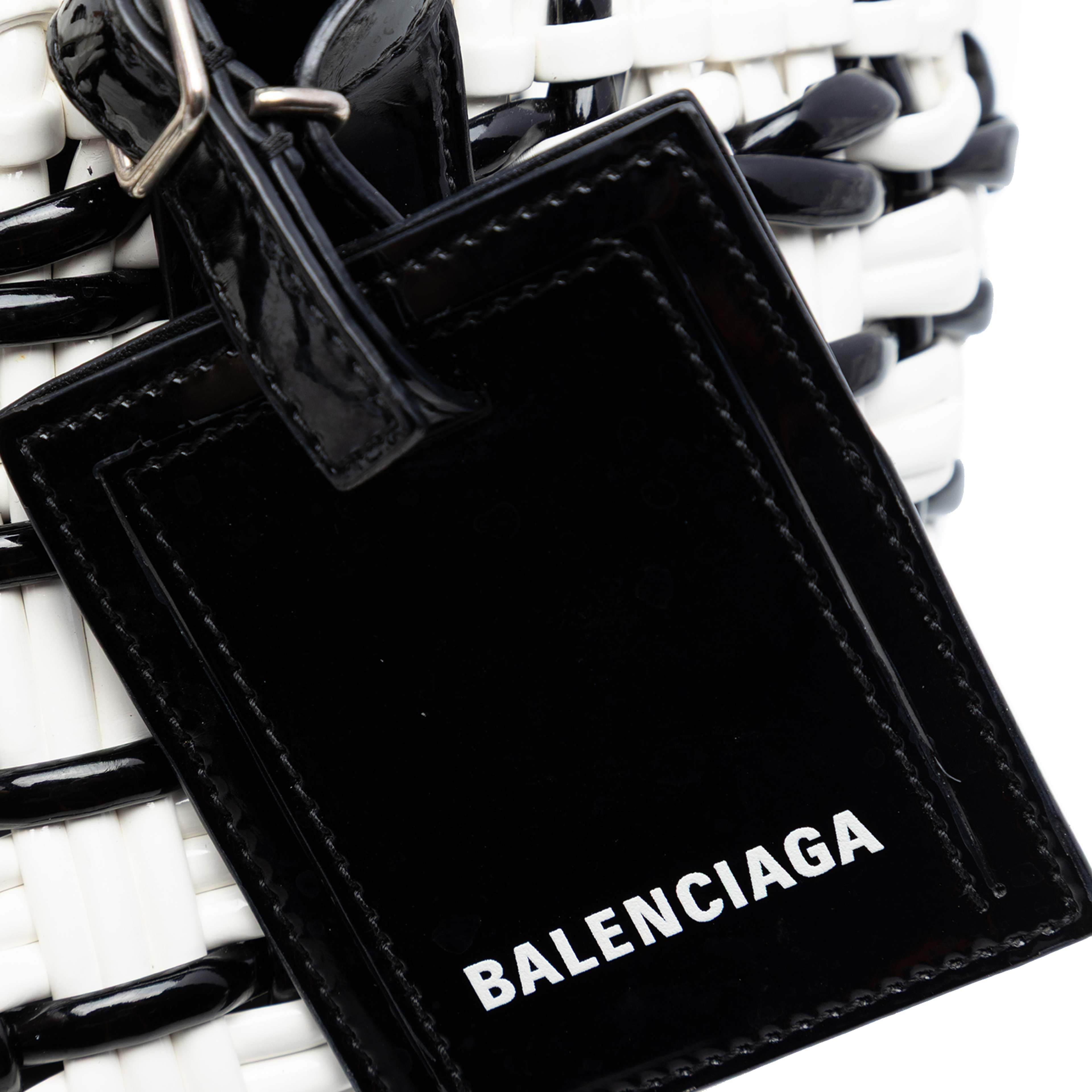 Balenciaga Faux Leather Bistro Basket Bag Xxs, från Luxclusif, i färgen vit. Klicka för att öppna bilden i stort format