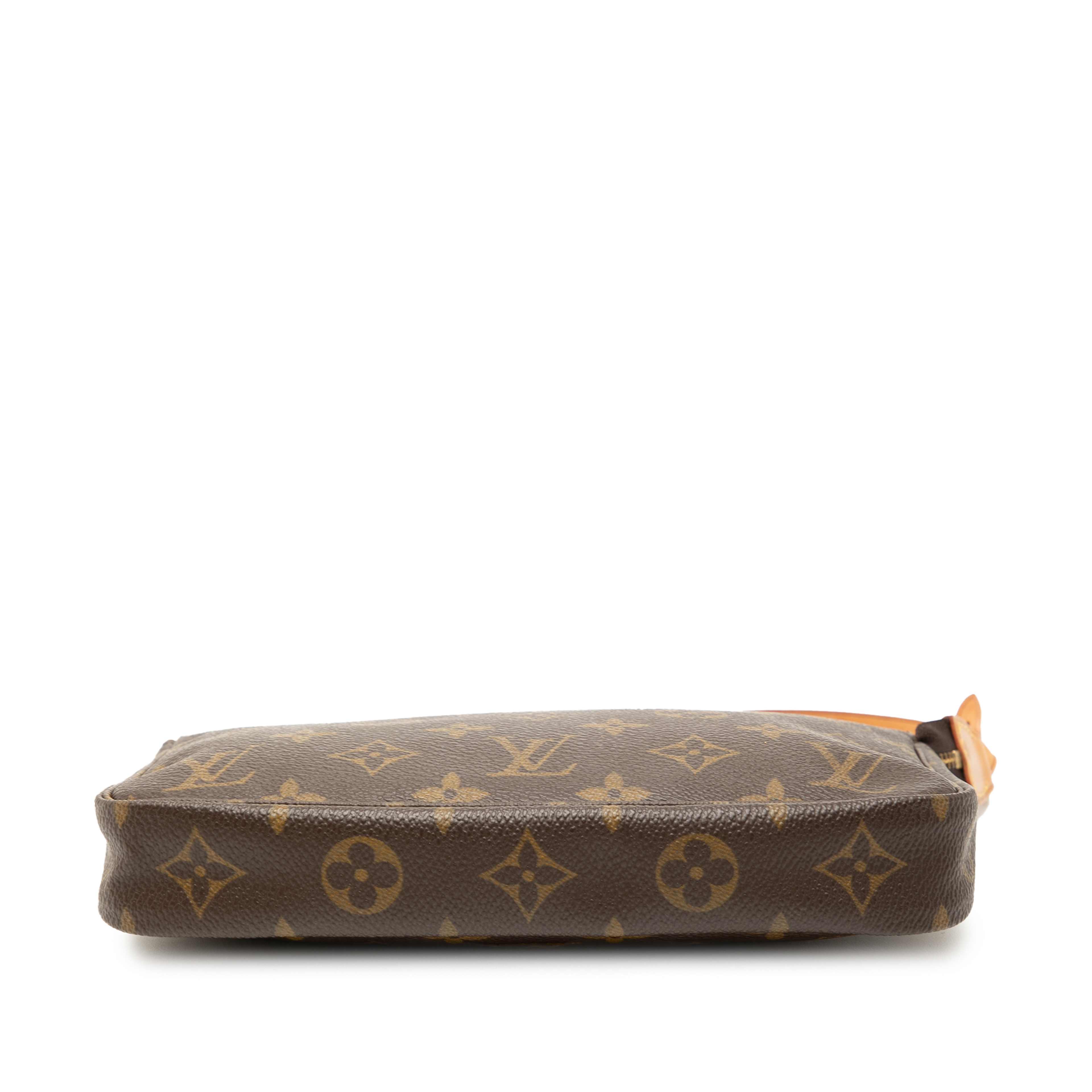Louis Vuitton Monogram Pochette Accessoires, från Luxclusif, i färgen brown. Klicka för att öppna bilden i stort format