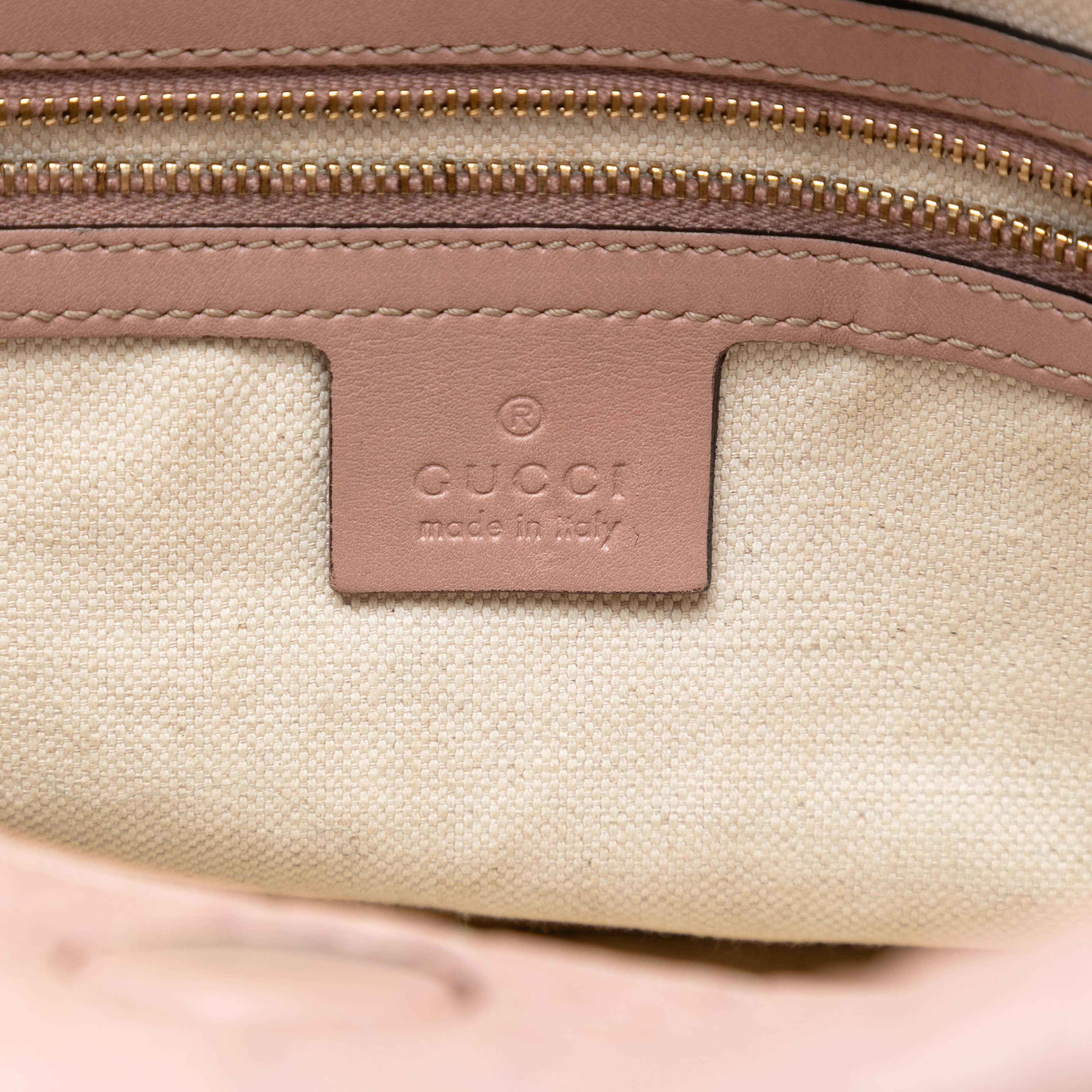 Gucci Medium Guccissima Bree Fold Over Tote, från Luxclusif, i färgen light pink. Klicka för att öppna bilden i stort format