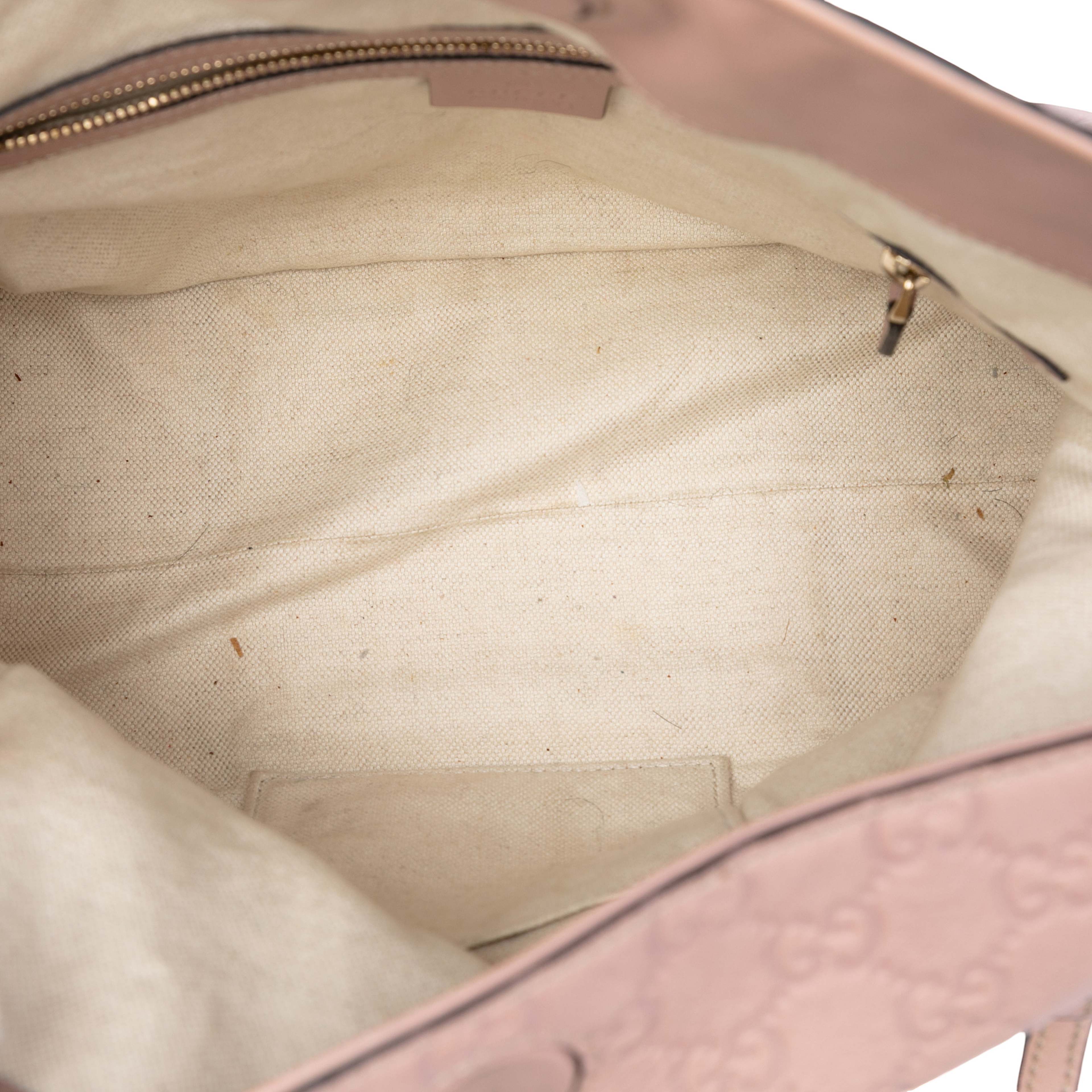 Gucci Medium Guccissima Bree Fold Over Tote, från Luxclusif, i färgen light pink. Klicka för att öppna bilden i stort format