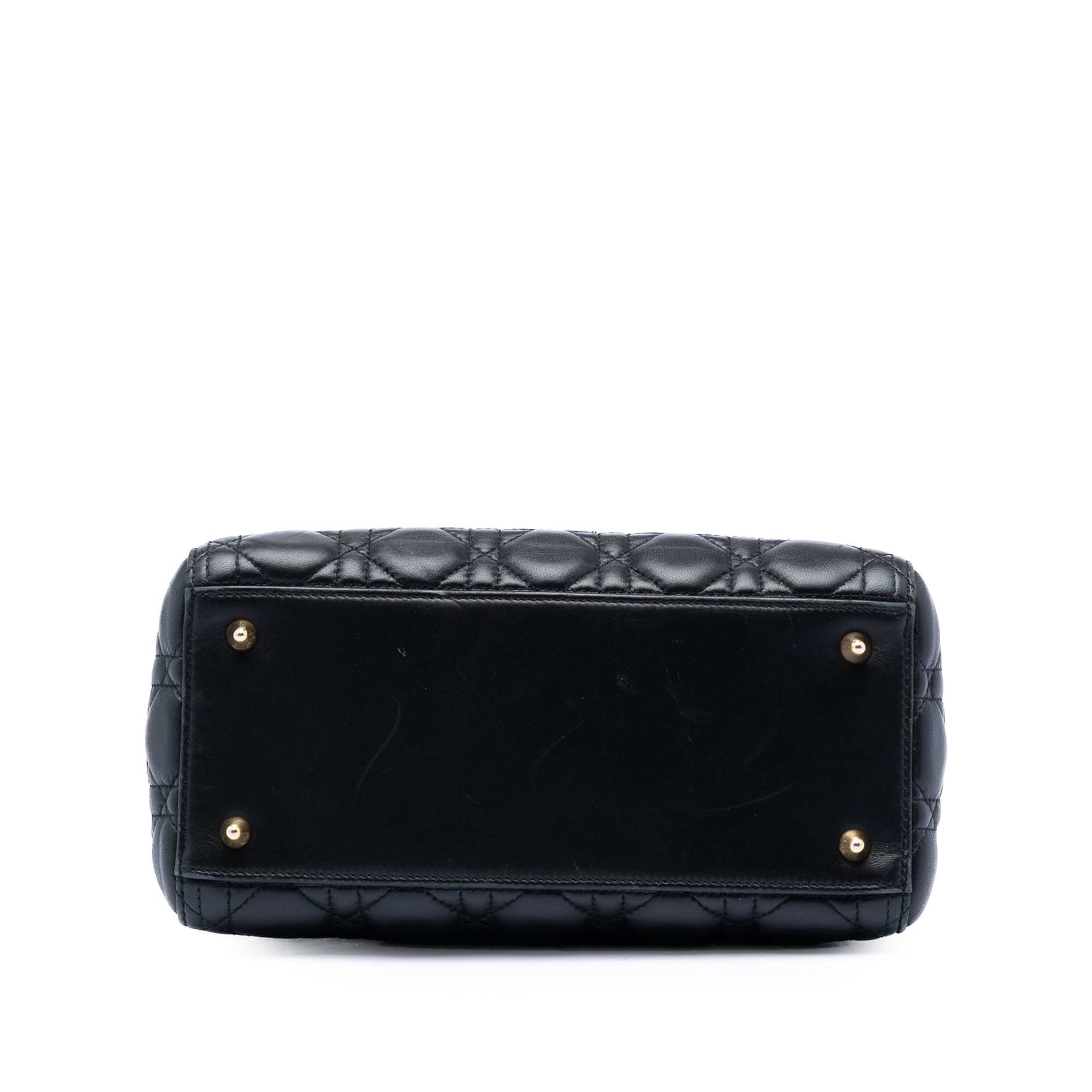 Dior Medium Lambskin Cannage Lady Dior, från Luxclusif, i färgen black. Klicka för att öppna bilden i stort format