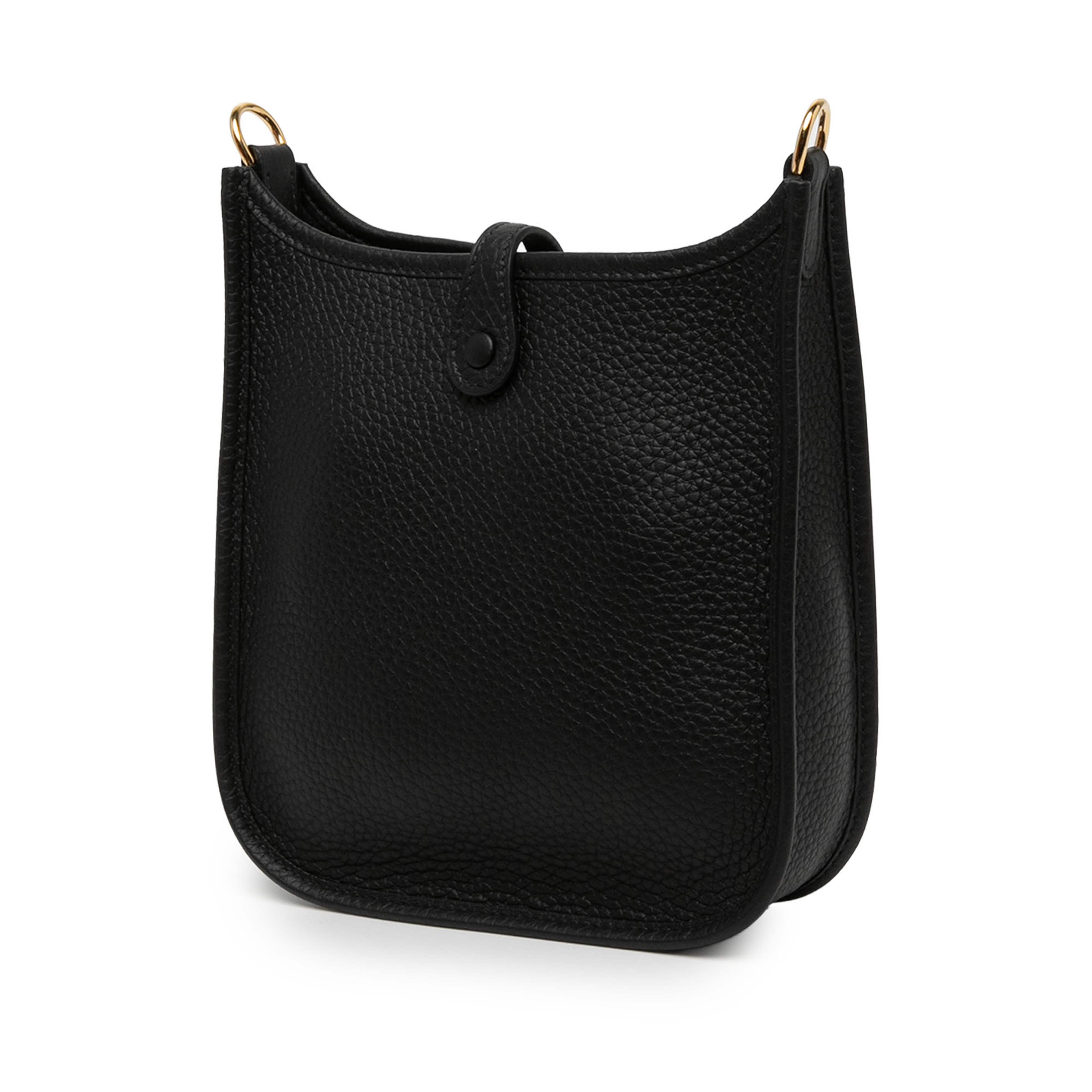 Hermès Clemence Evelyne Tpm 16, från Luxclusif, i färgen svart. Klicka för att öppna bilden i stort format