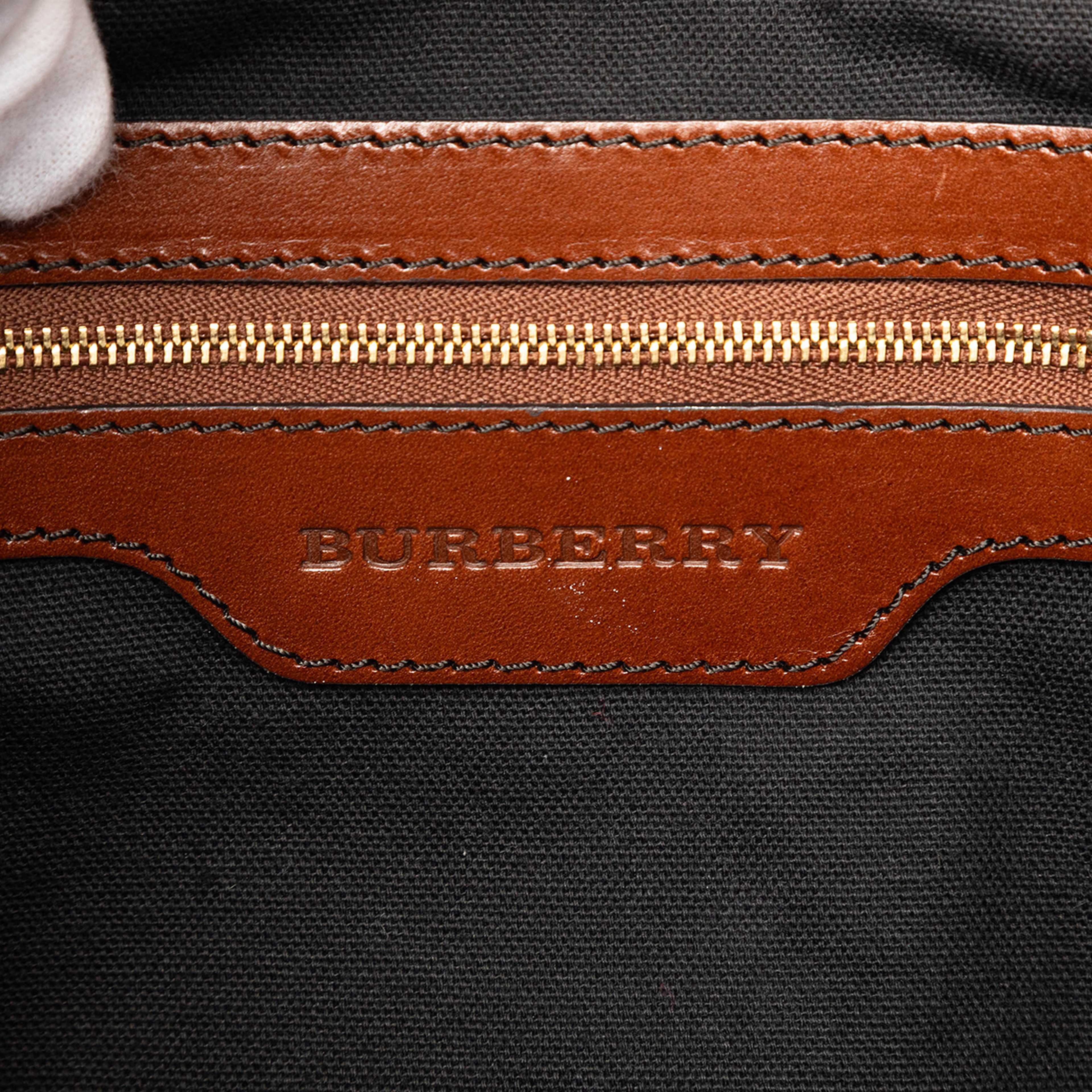 Burberry House Check Canvas Canterbury Tote, från Luxclusif, i färgen light brown. Klicka för att öppna bilden i stort format