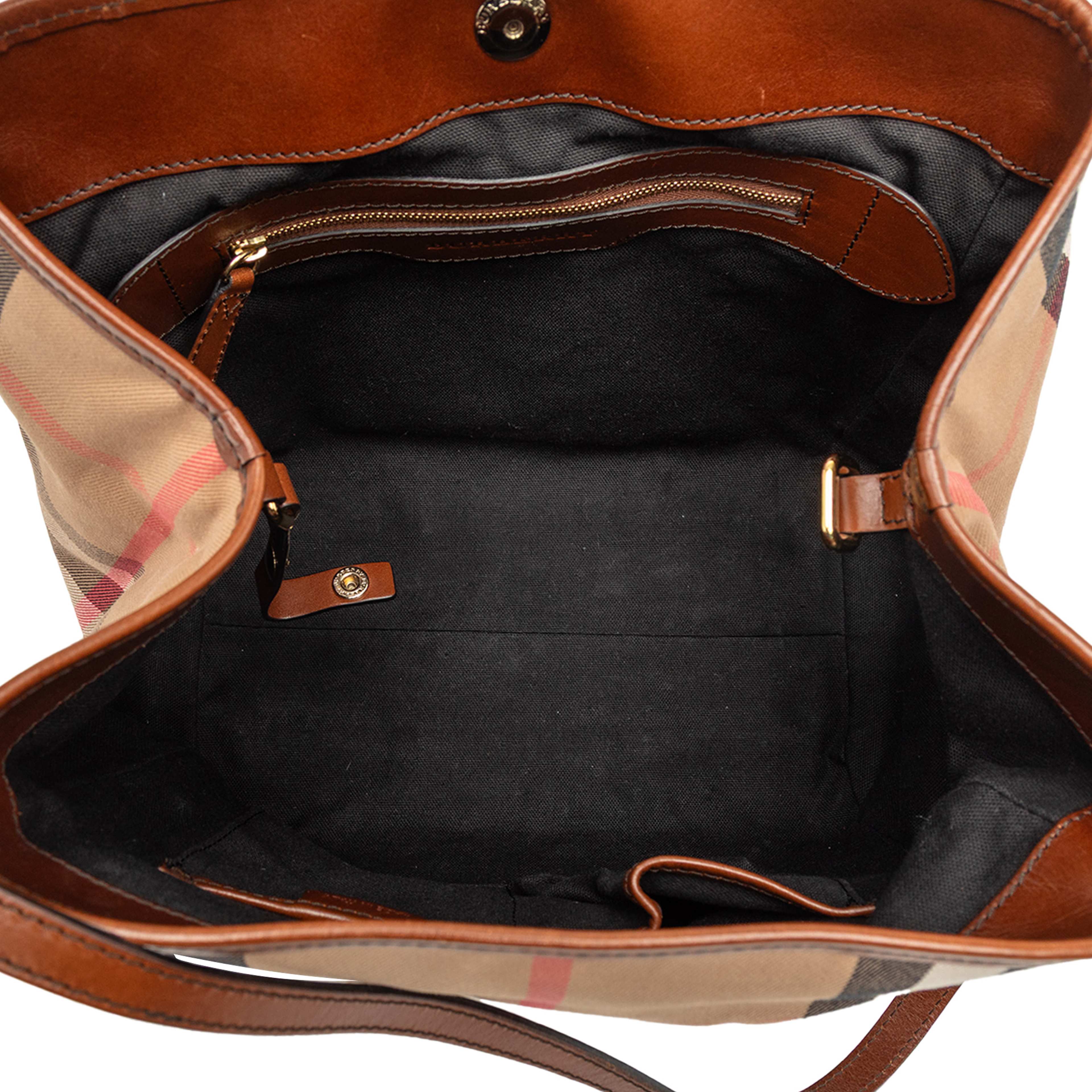 Burberry House Check Canvas Canterbury Tote, från Luxclusif, i färgen light brown. Klicka för att öppna bilden i stort format