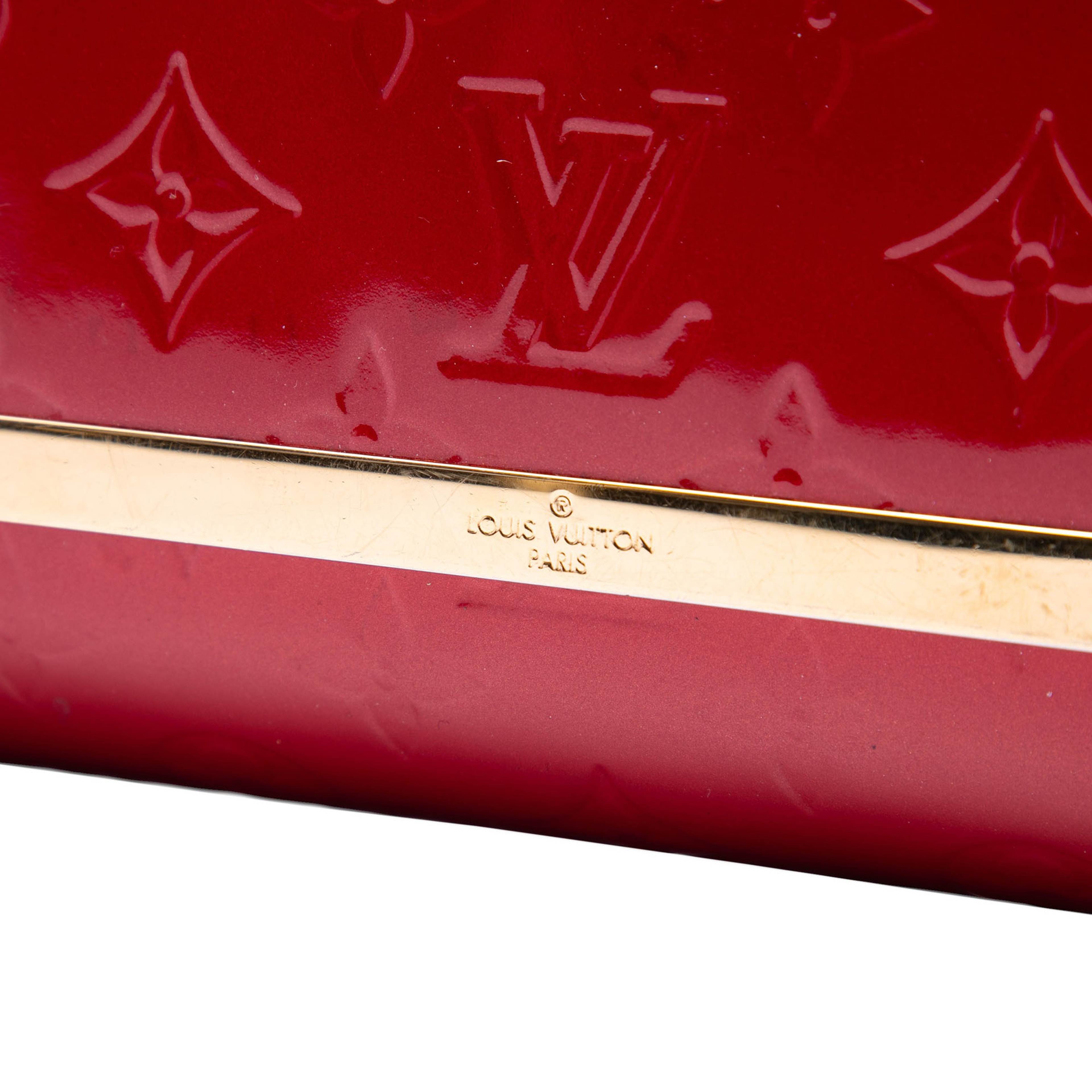 Louis Vuitton Monogram Vernis Ana, från Luxclusif, i färgen red. Klicka för att öppna bilden i stort format