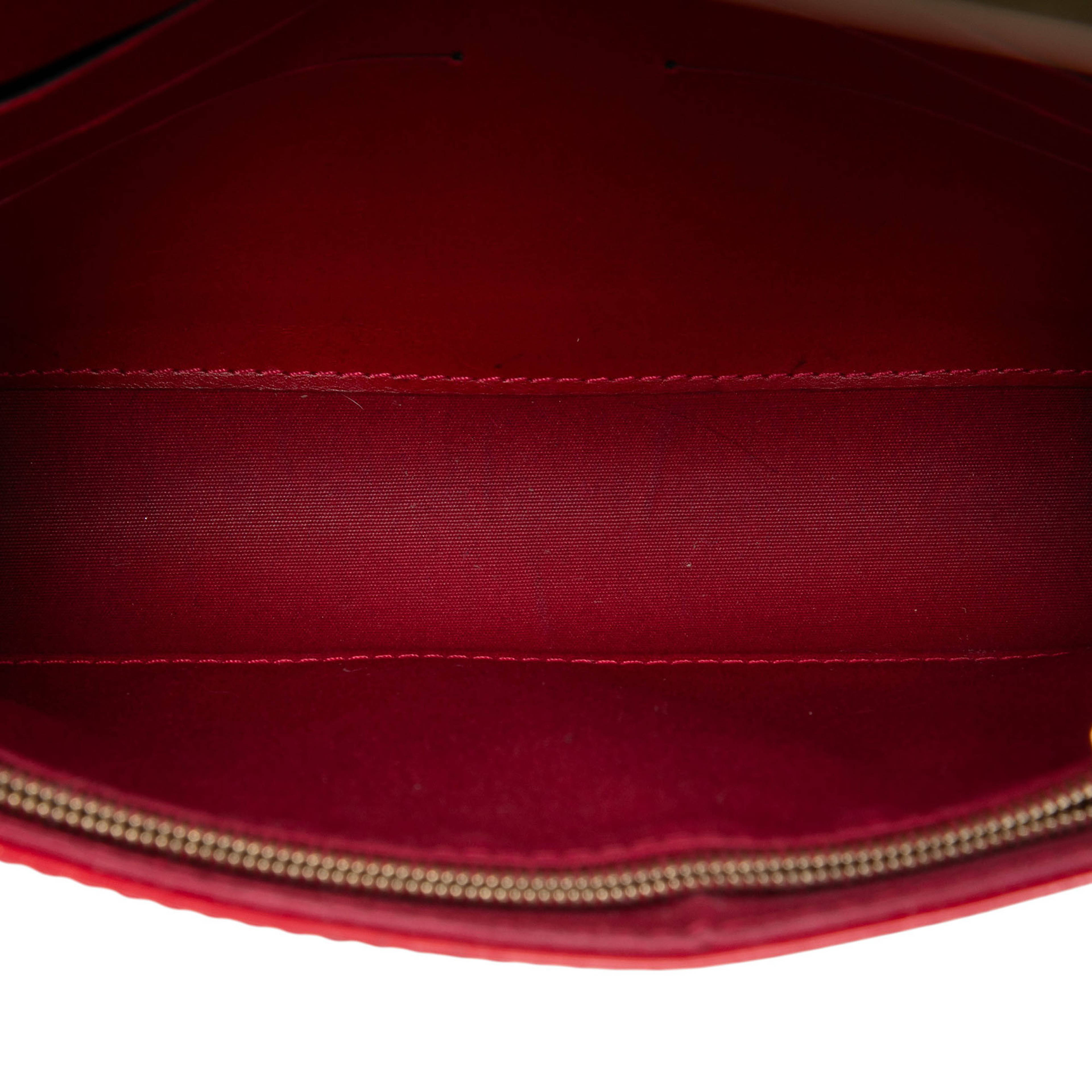 Louis Vuitton Monogram Vernis Ana, från Luxclusif, i färgen red. Klicka för att öppna bilden i stort format