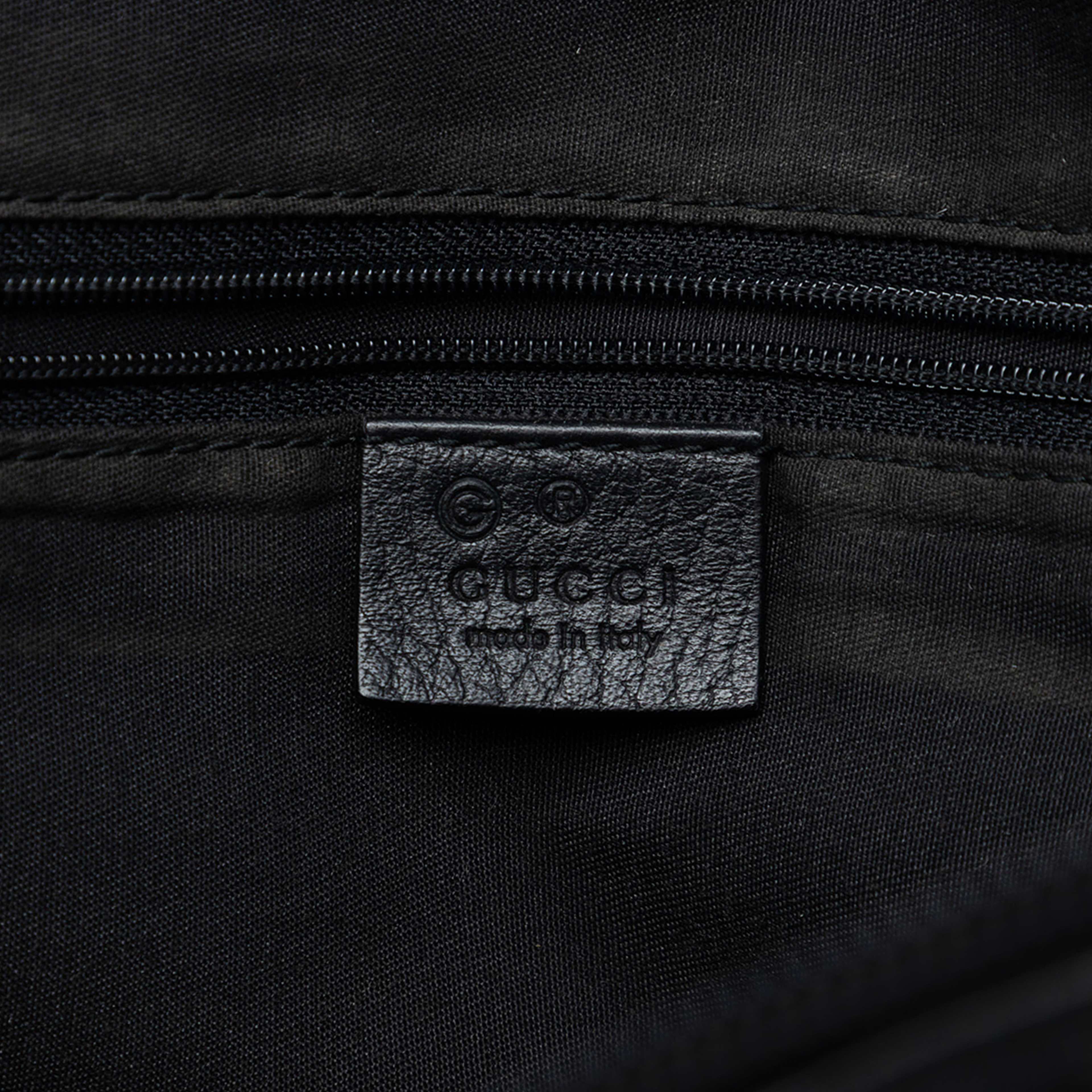 Gucci Large Gg Canvas Charm Dome Satchel, från Luxclusif, i färgen black. Klicka för att öppna bilden i stort format