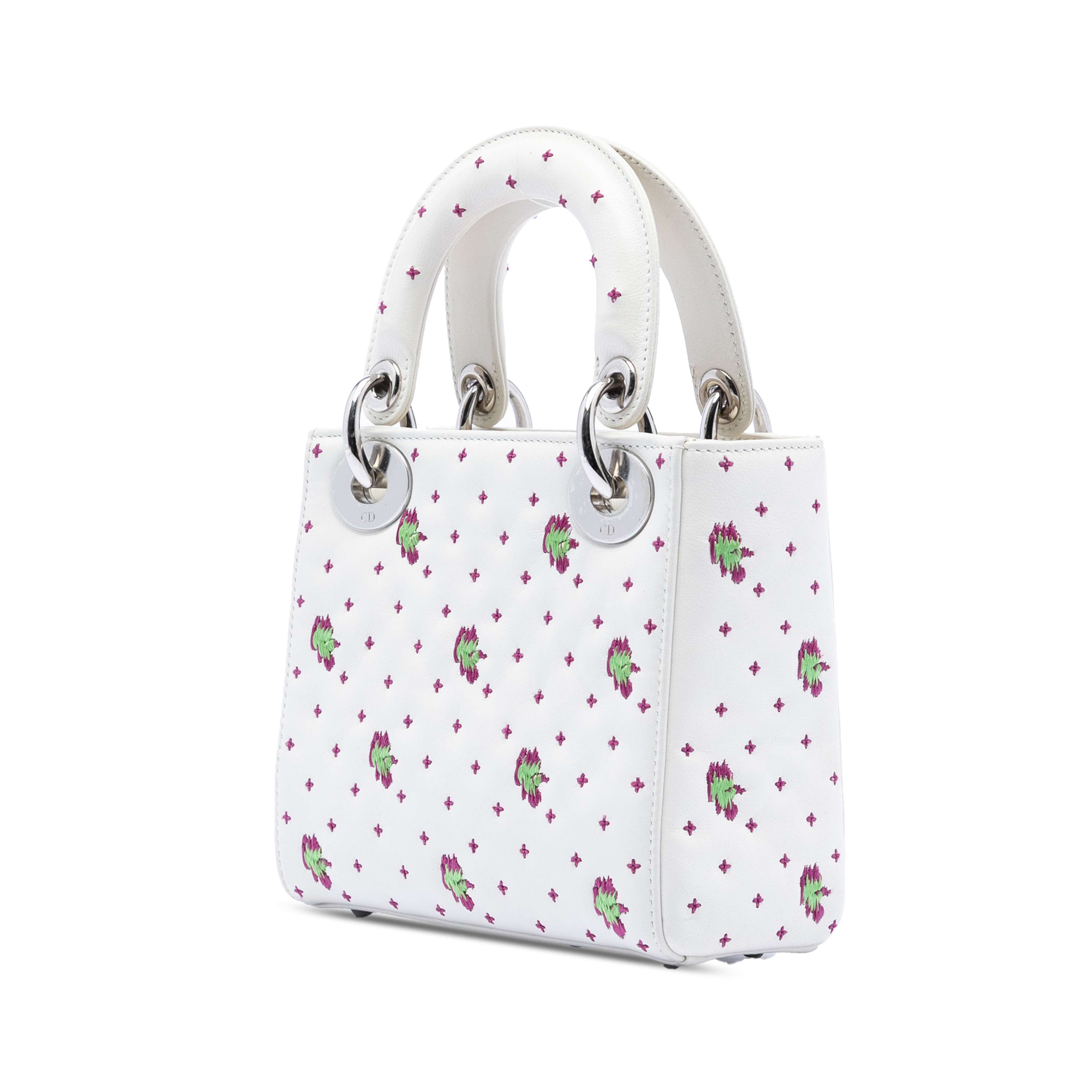 Dior Mini Embroidered Calfskin Lady Dior, från Luxclusif, i färgen white. Klicka för att öppna bilden i stort format