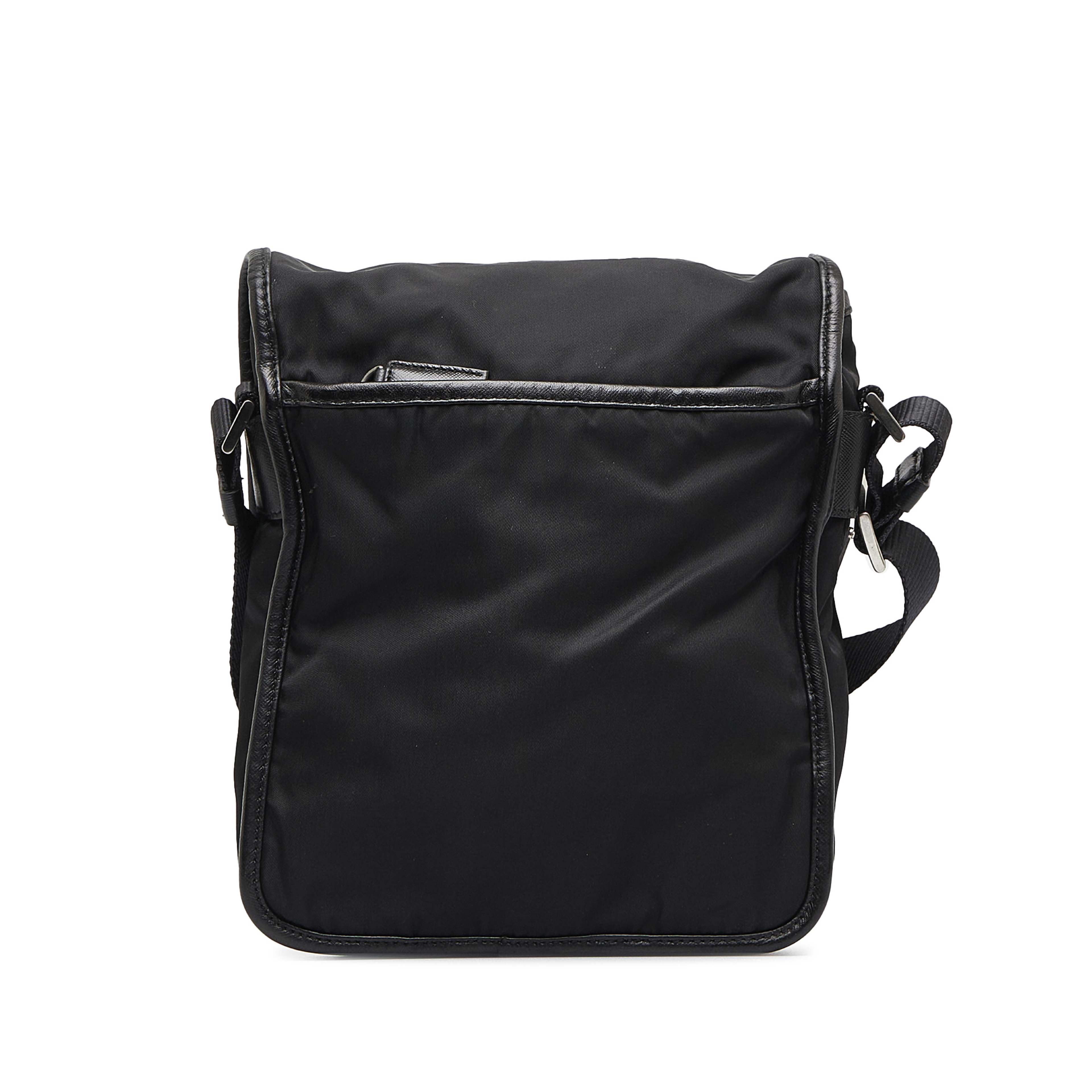 Prada Tessuto Buckle Messenger Bag, från Luxclusif, i färgen svart. Klicka för att öppna bilden i stort format