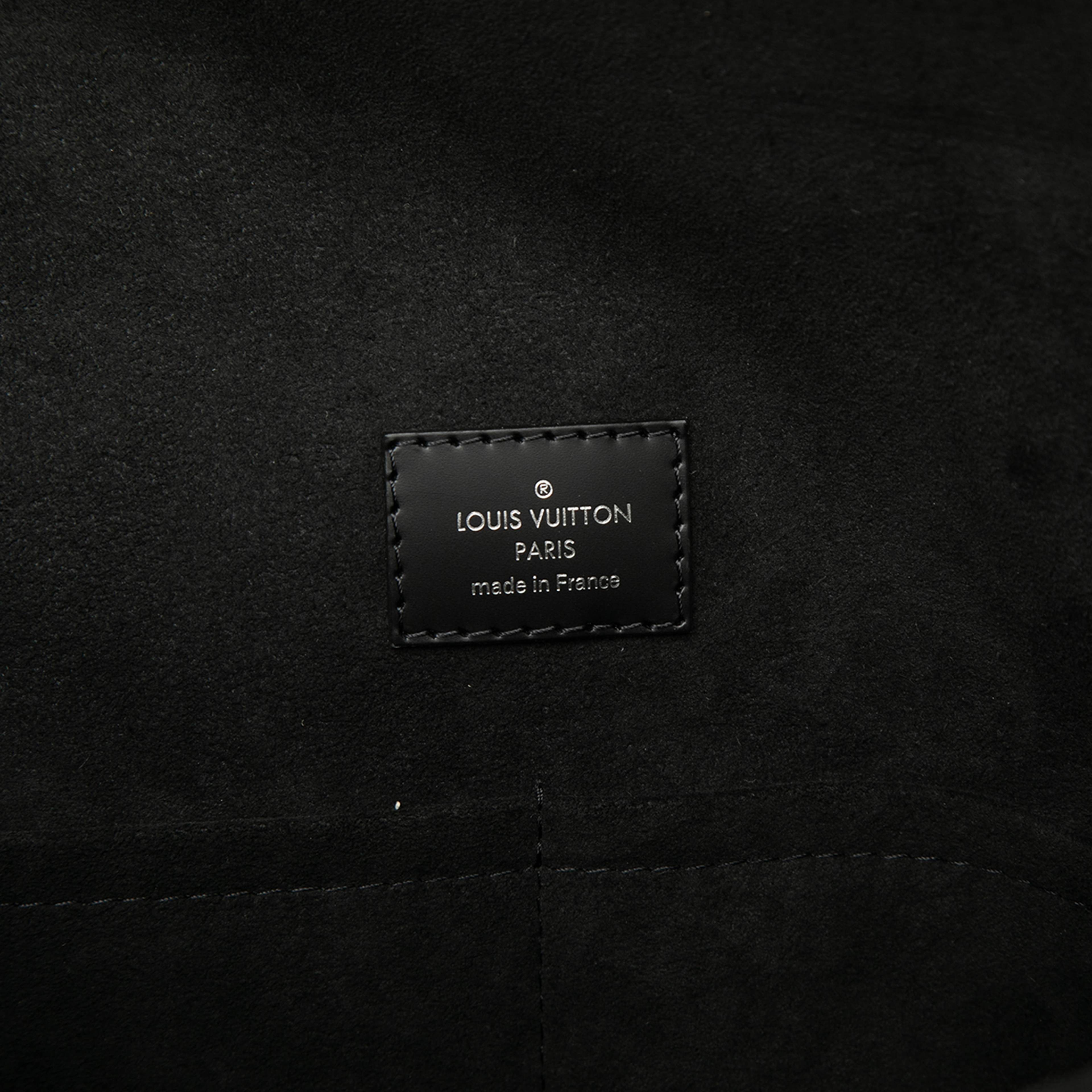 Louis Vuitton Epi Cluny Bb, från Luxclusif, i färgen svart. Klicka för att öppna bilden i stort format