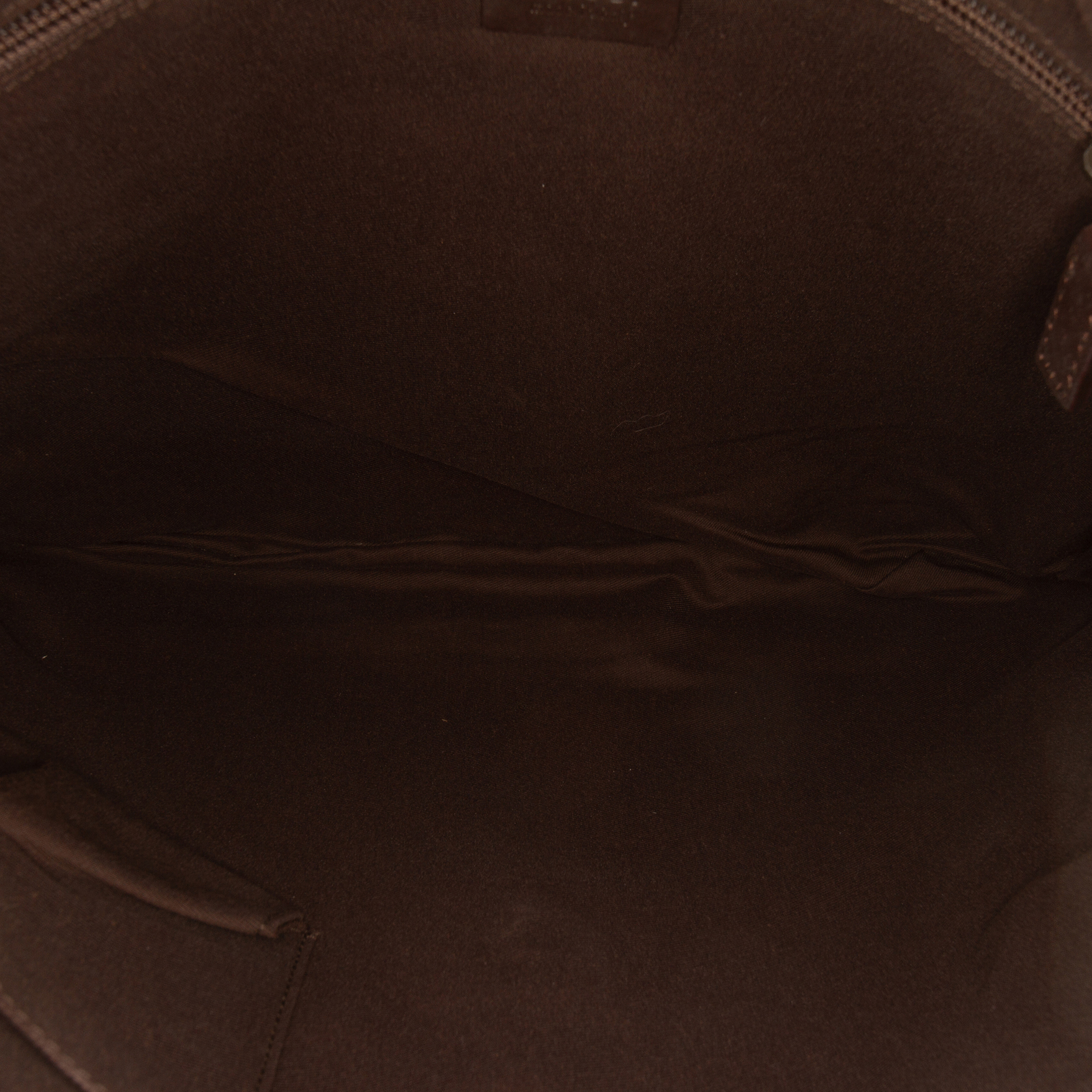 Gucci Gg Canvas Perforated Crossbody, från Luxclusif, i färgen beige. Klicka för att öppna bilden i stort format