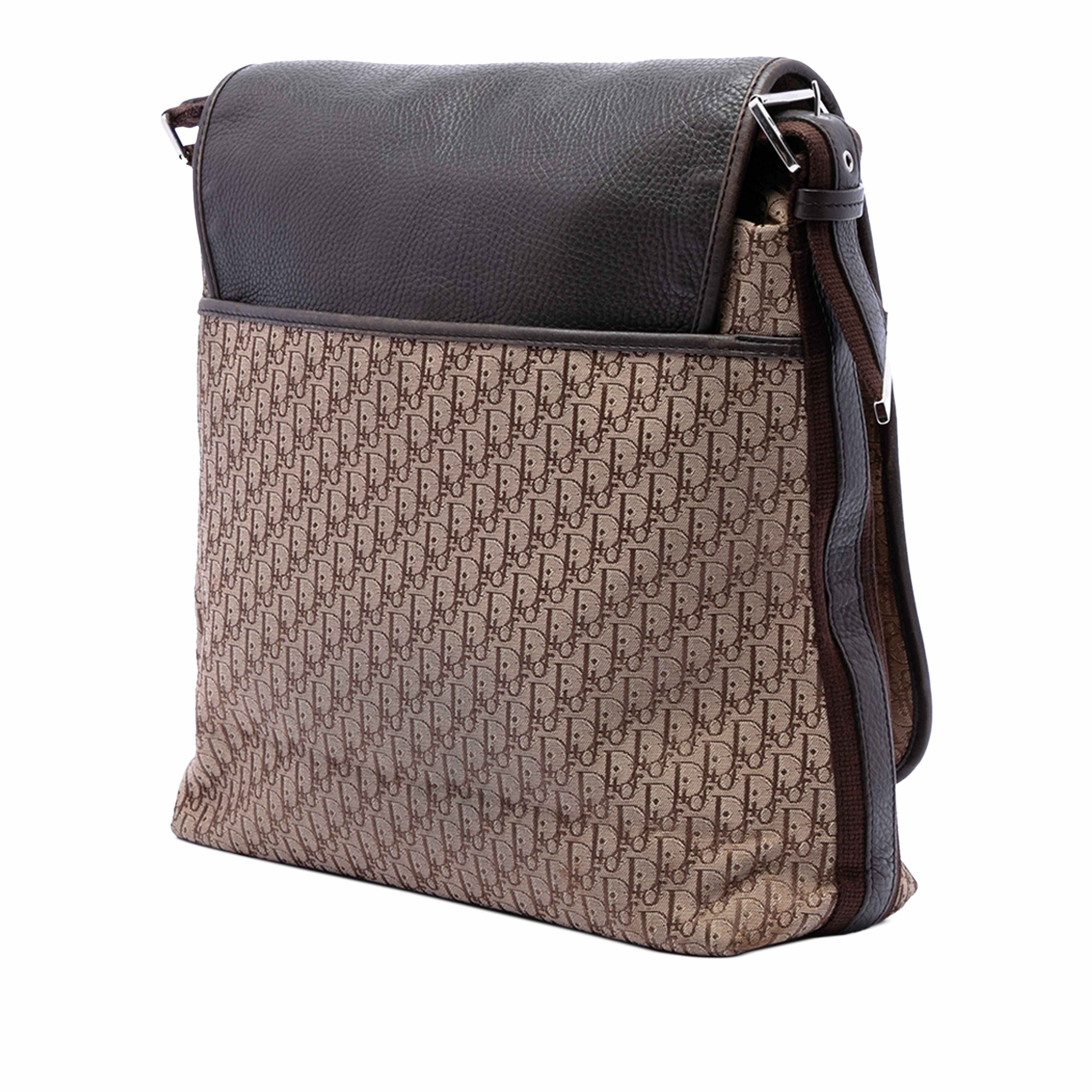 Dior Diorissimo Trotter Canvas Street Chic Crossbody, från Luxclusif, i färgen brown. Klicka för att öppna bilden i stort format