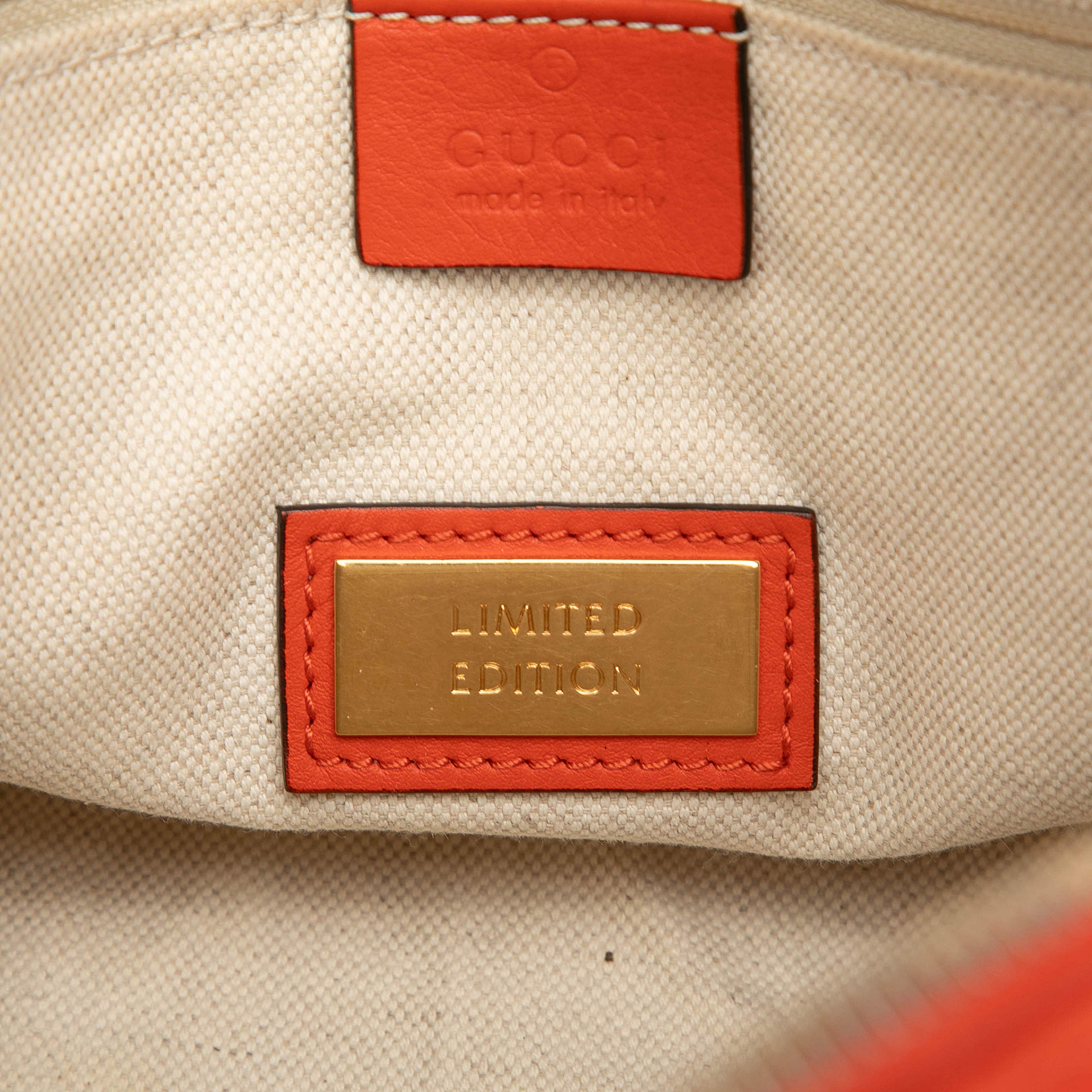 Gucci Limited Edition Small Gg Supreme Boston Bag, från Luxclusif, i färgen beige. Klicka för att öppna bilden i stort format