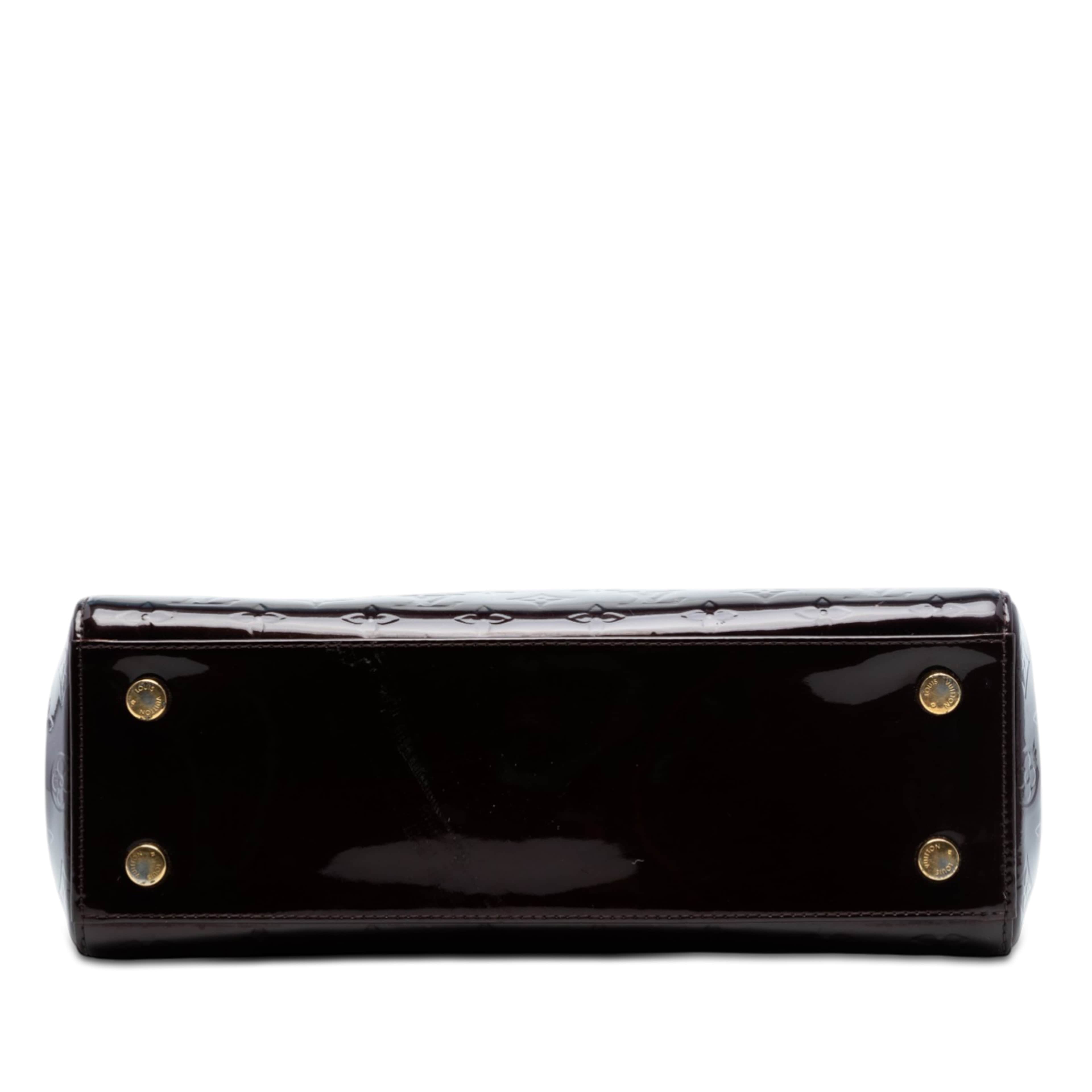 Louis Vuitton Monogram Vernis Brea Mm, från Luxclusif, i färgen purple. Klicka för att öppna bilden i stort format
