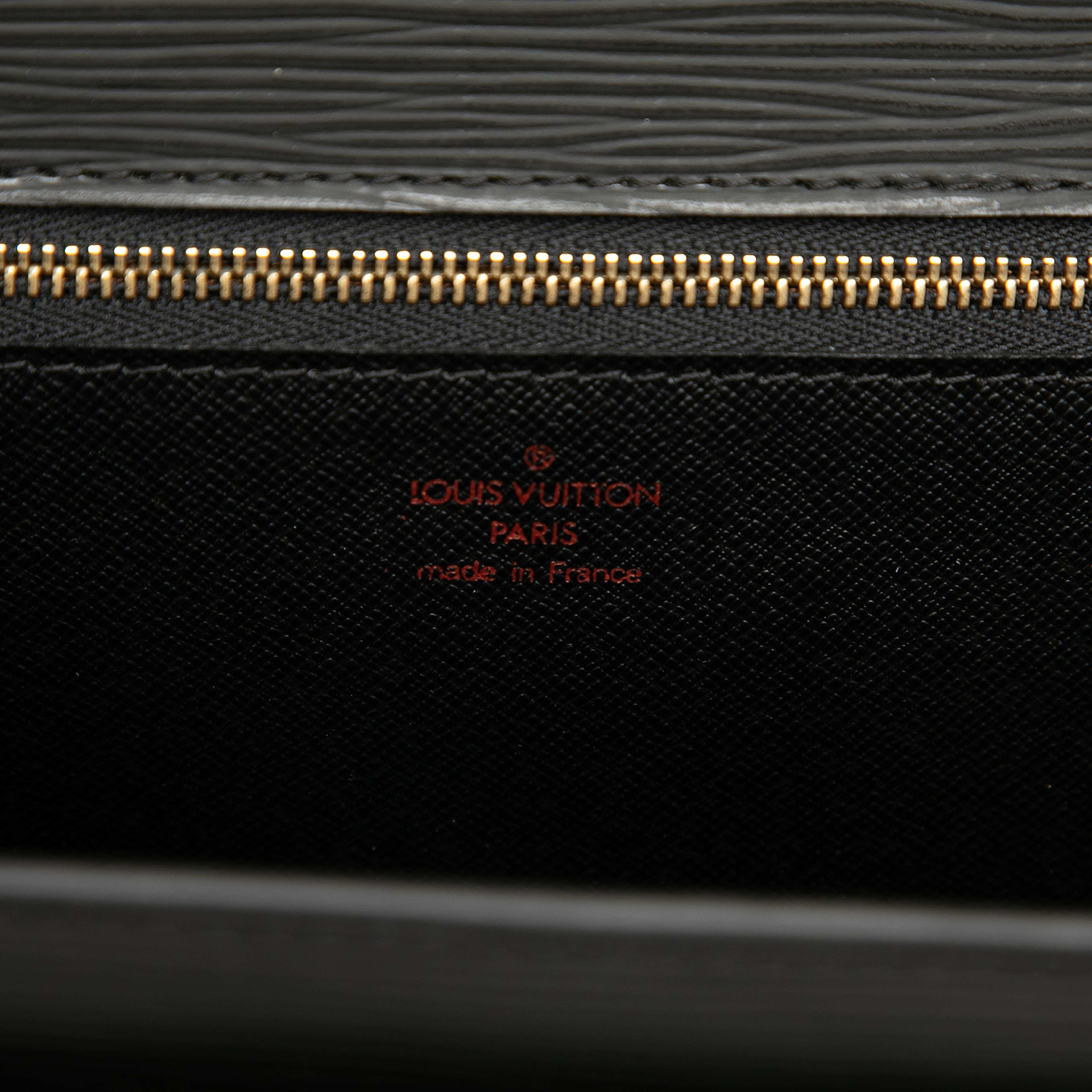 Louis Vuitton Epi Monceau 28, från Luxclusif, i färgen black. Klicka för att öppna bilden i stort format