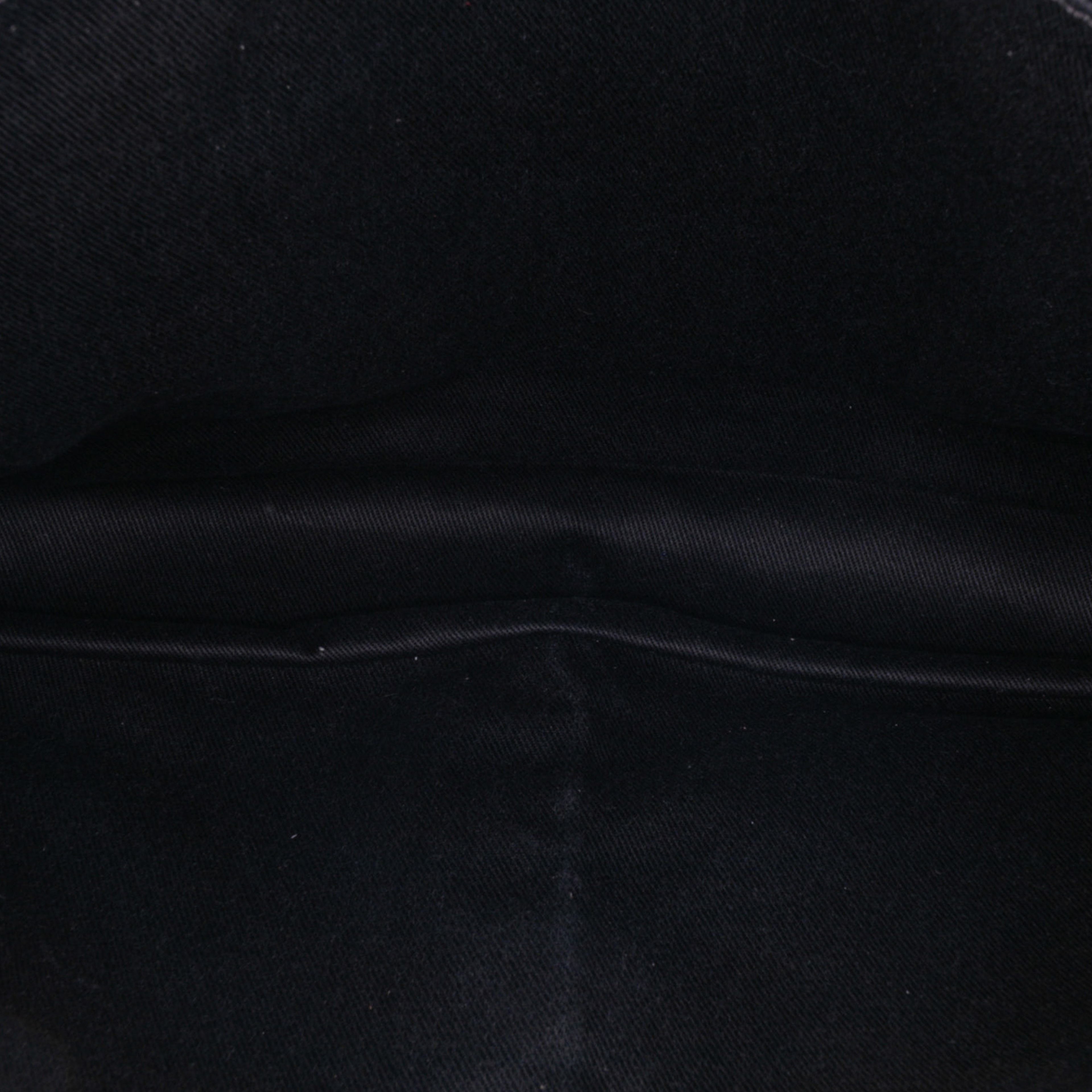 Chanel Large Quilted Calfskin Natural Beauty Split Pocket Flap, från Luxclusif, i färgen navy. Klicka för att öppna bilden i stort format