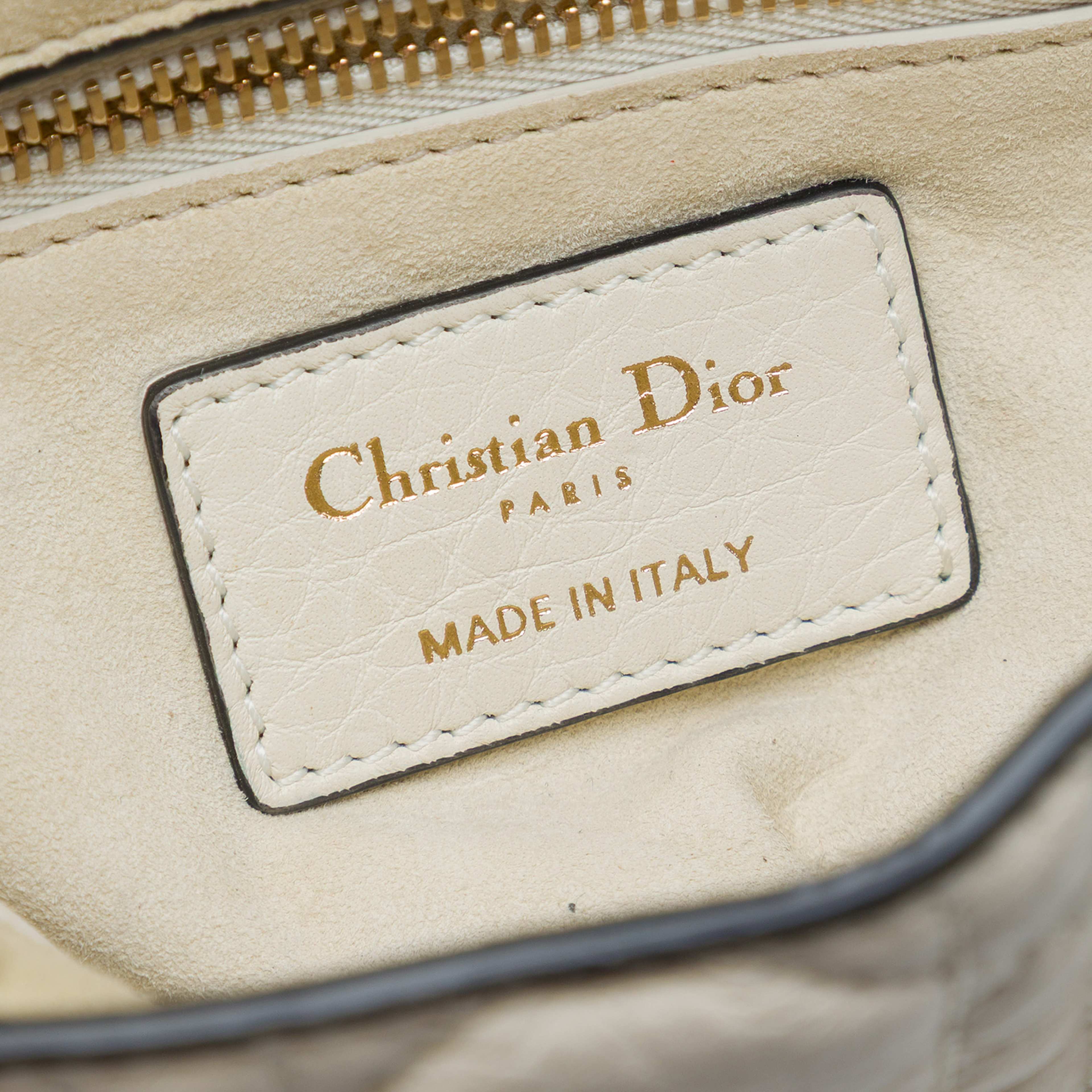 Dior Mini Lambskin Cannage Lady Dior, från Luxclusif, i färgen vit. Klicka för att öppna bilden i stort format