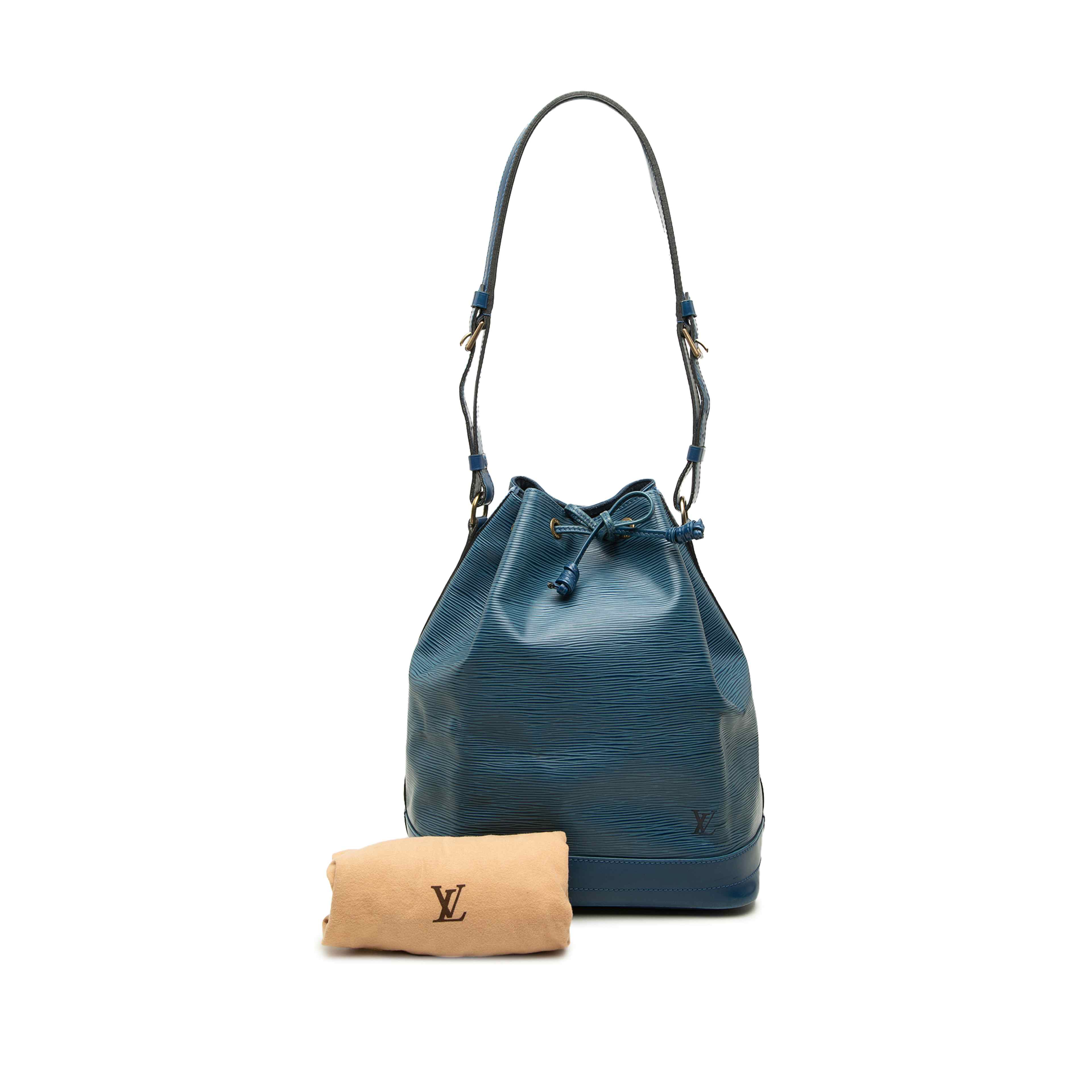Louis Vuitton Epi Noe Gm, från Luxclusif, i färgen blå. Klicka för att öppna bilden i stort format