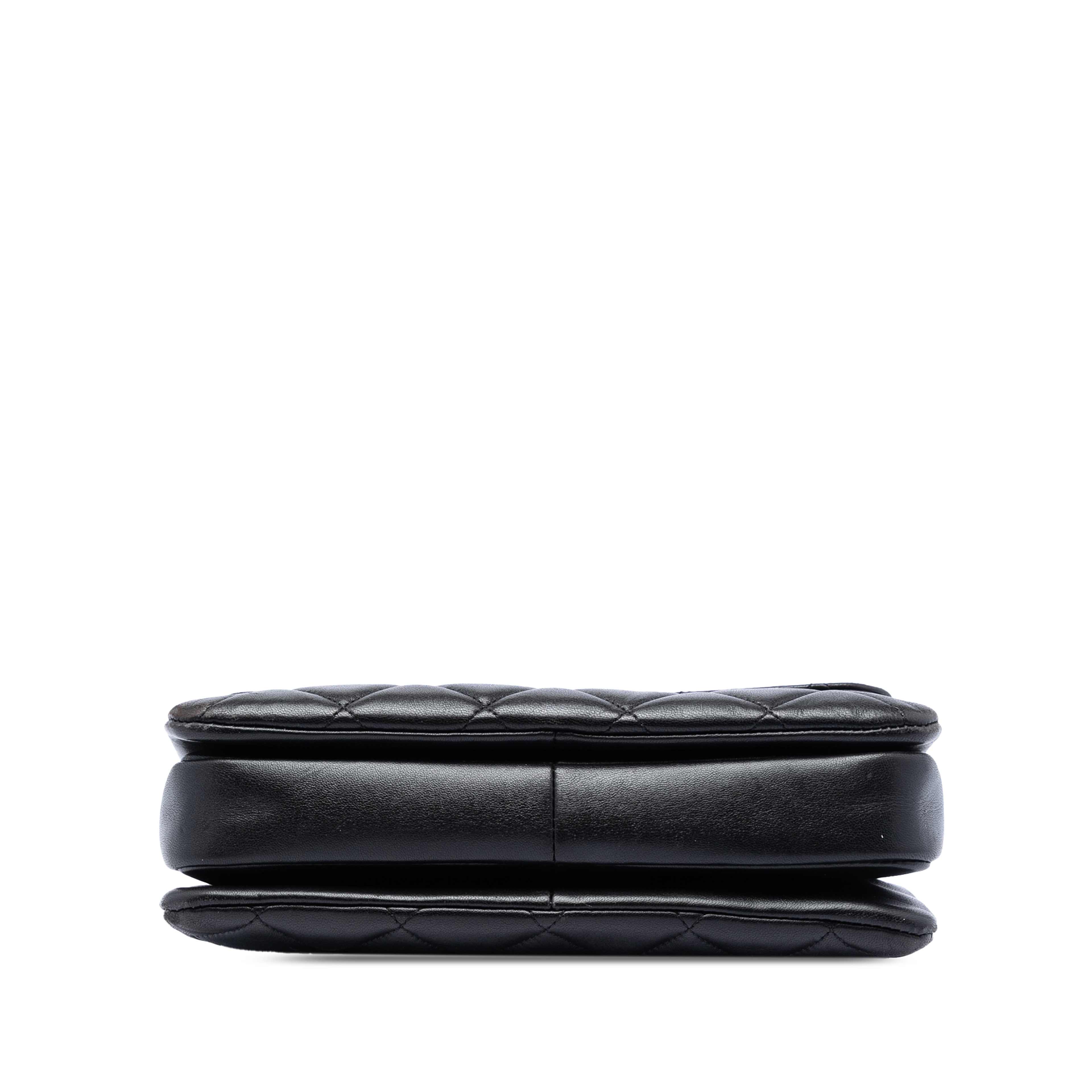 Chanel Small Quilted Lambskin Trendy Cc Top Handle Flap, från Luxclusif, i färgen svart. Klicka för att öppna bilden i stort format