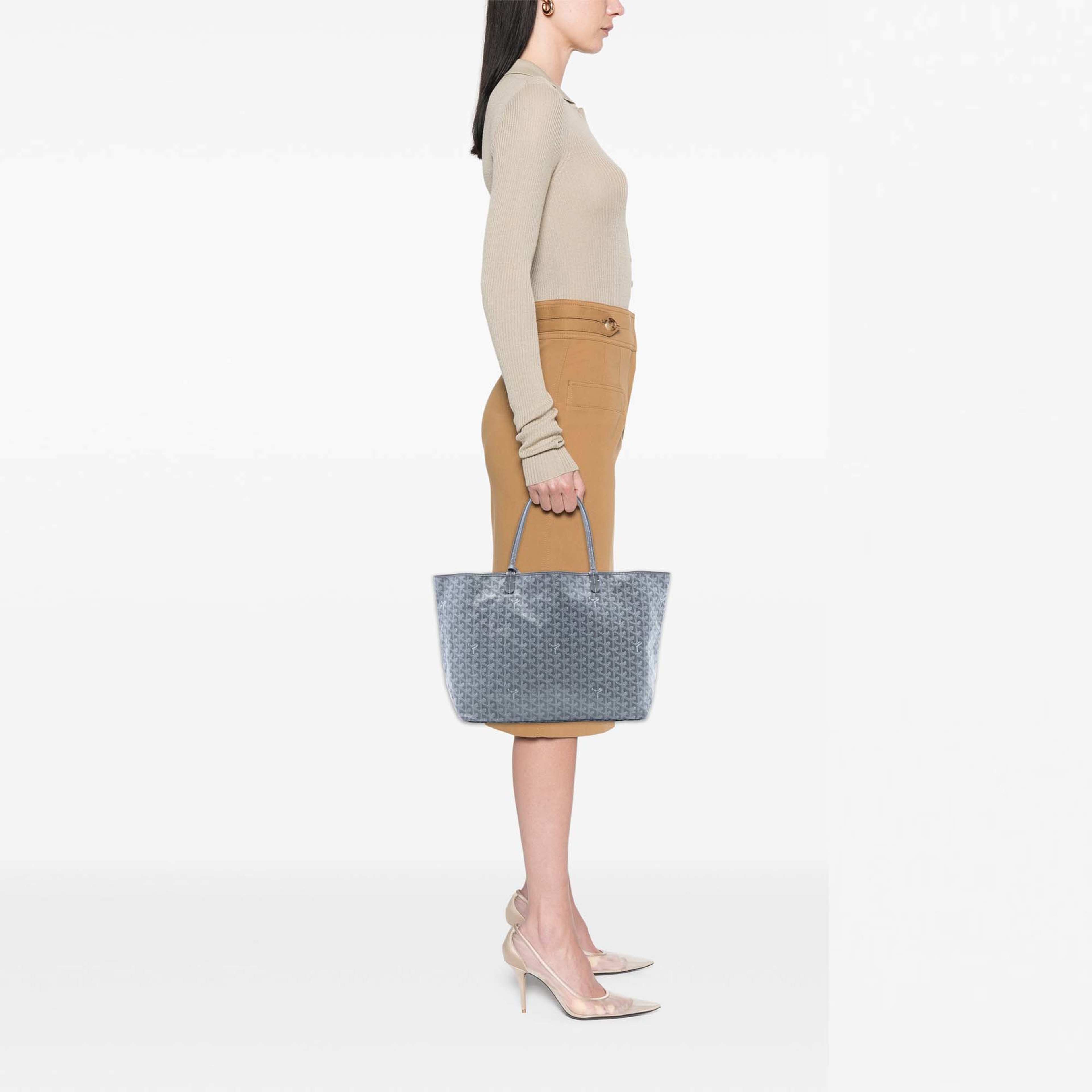 Goyard Goyardine Saint Louis Gm, från Luxclusif, i färgen grå. Klicka för att öppna bilden i stort format