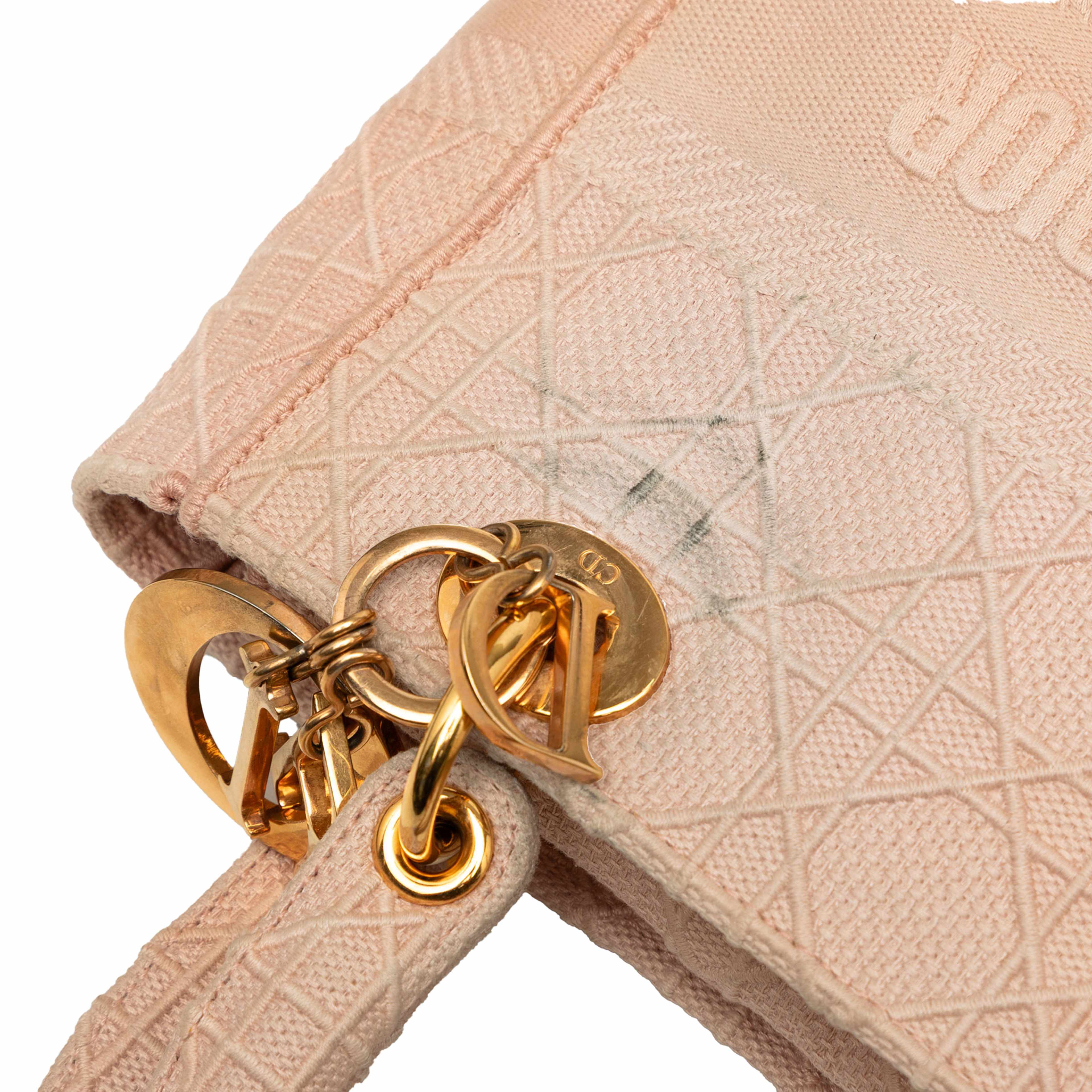 Dior Medium Embroidered Canvas Cannage Lady D Lite, från Luxclusif, i färgen rosa. Klicka för att öppna bilden i stort format