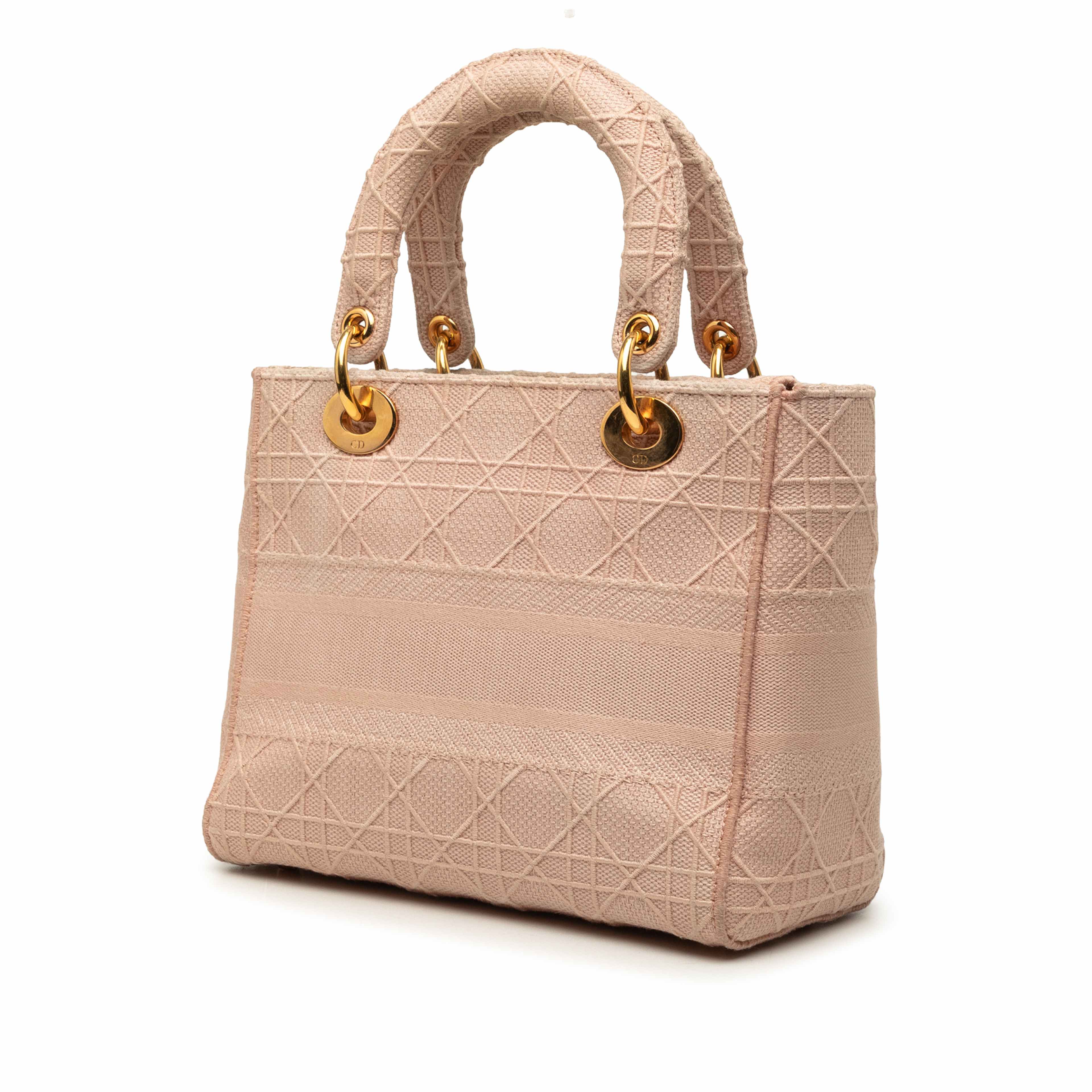 Dior Medium Embroidered Canvas Cannage Lady D Lite, från Luxclusif, i färgen rosa. Klicka för att öppna bilden i stort format