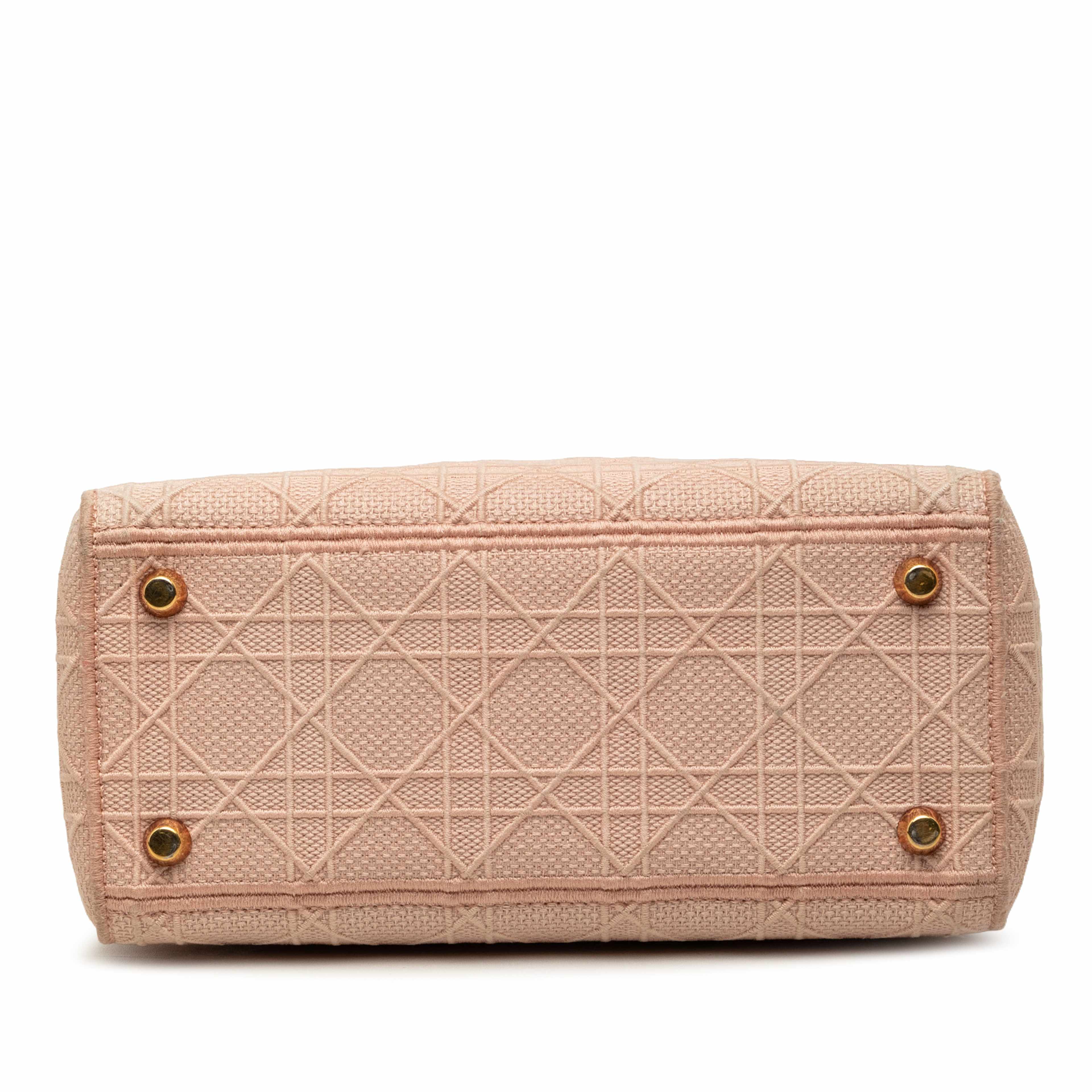 Dior Medium Embroidered Canvas Cannage Lady D Lite, från Luxclusif, i färgen rosa. Klicka för att öppna bilden i stort format