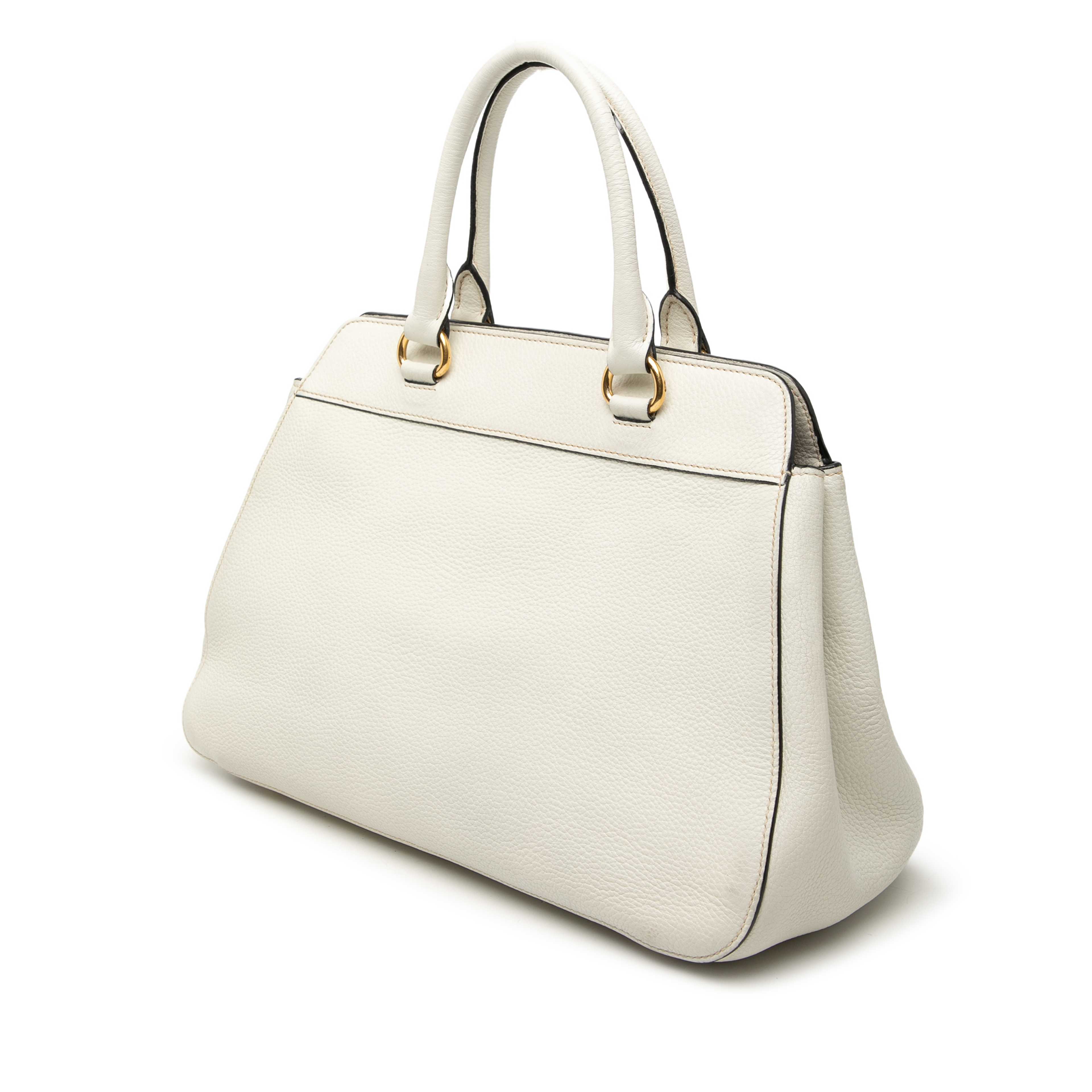 Prada Vitello Daino Open Convertible Tote, från Luxclusif, i färgen white. Klicka för att öppna bilden i stort format