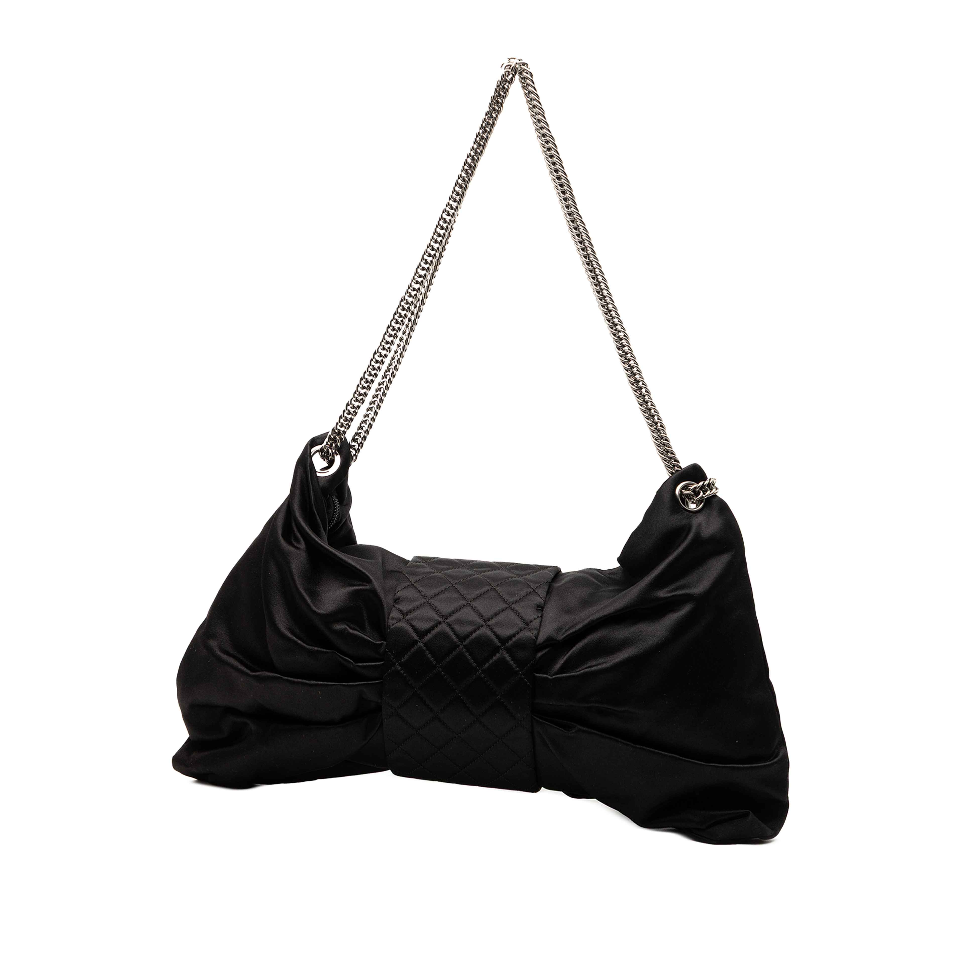 Chanel Medium Satin Bow Mademoiselle Shoulder Bag, från Luxclusif, i färgen black. Klicka för att öppna bilden i stort format