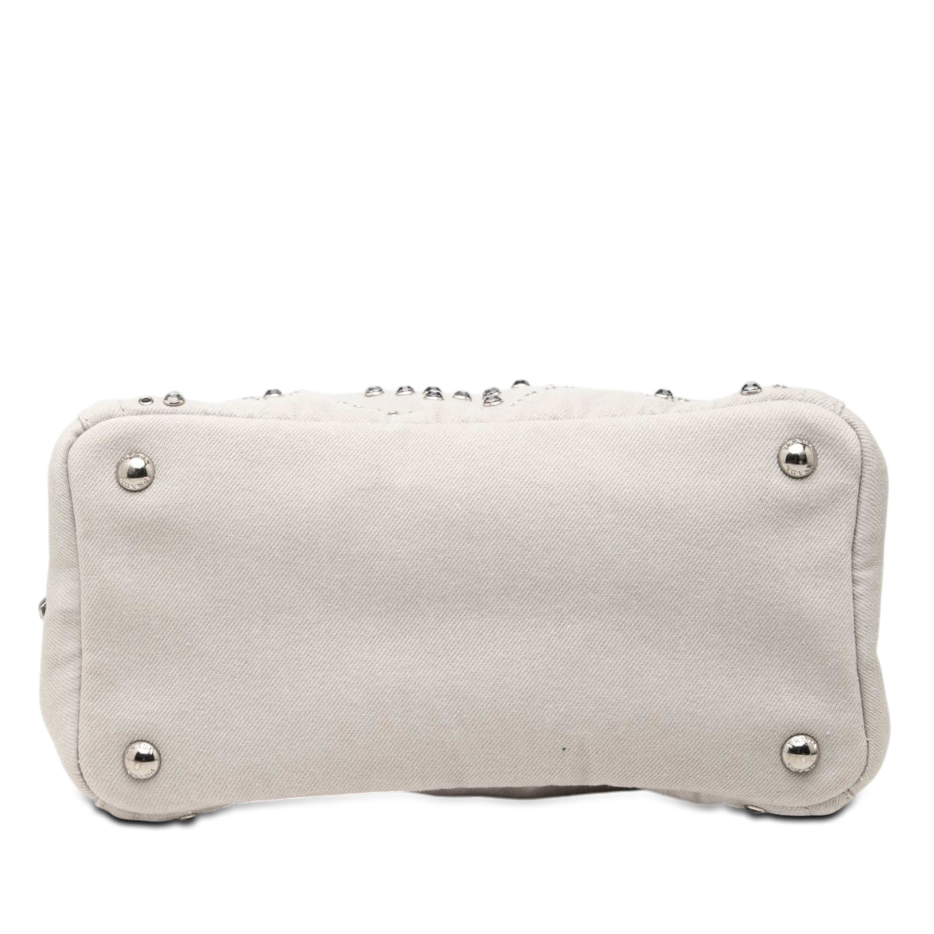 Prada Small Denim Canapa Bijoux And Grommet Satchel, från Luxclusif, i färgen grå. Klicka för att öppna bilden i stort format