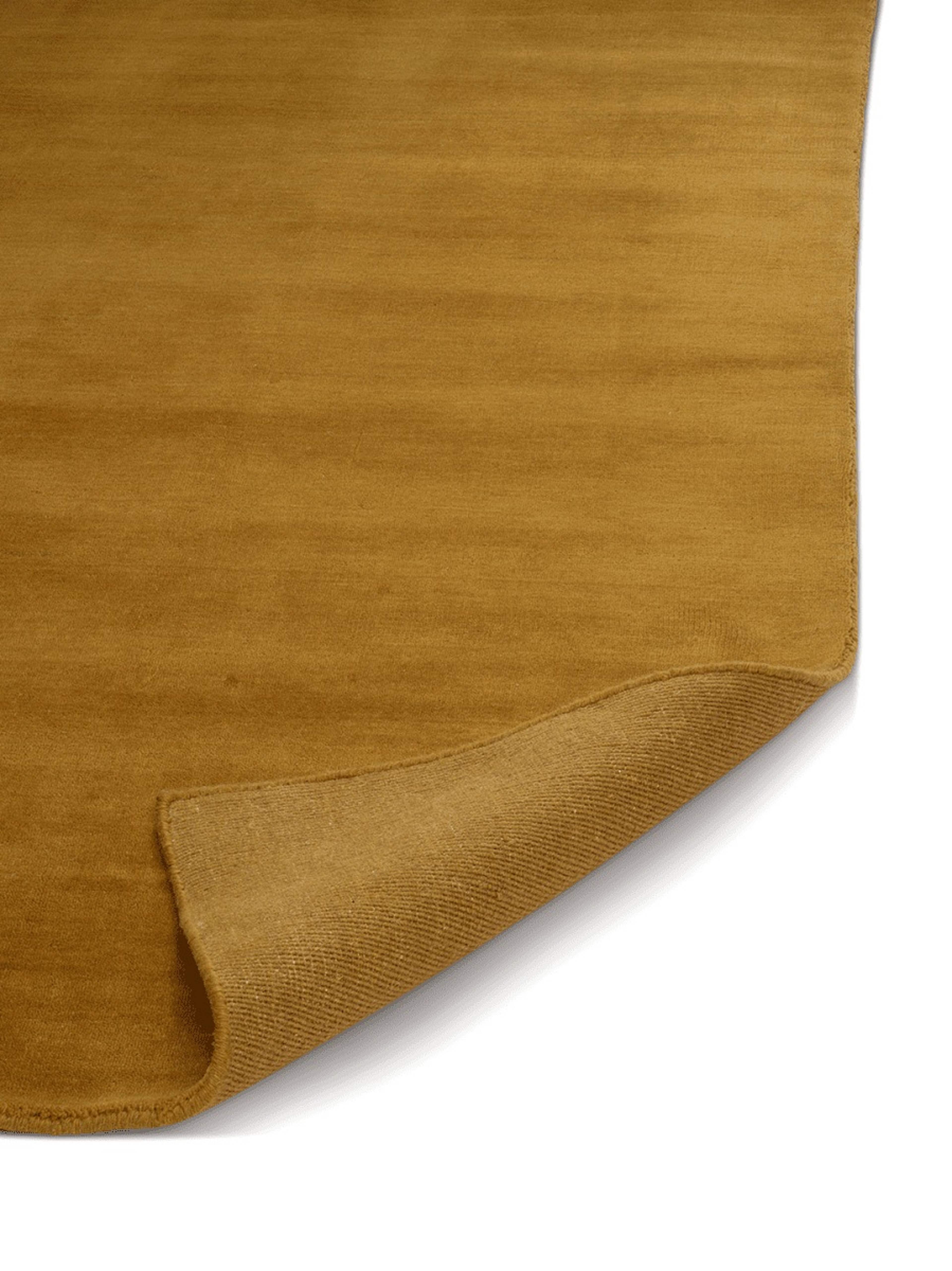 Ullmatta Solid 170x230cm, från Classic Collection, i färgen ockra. Klicka för att öppna bilden i stort format
