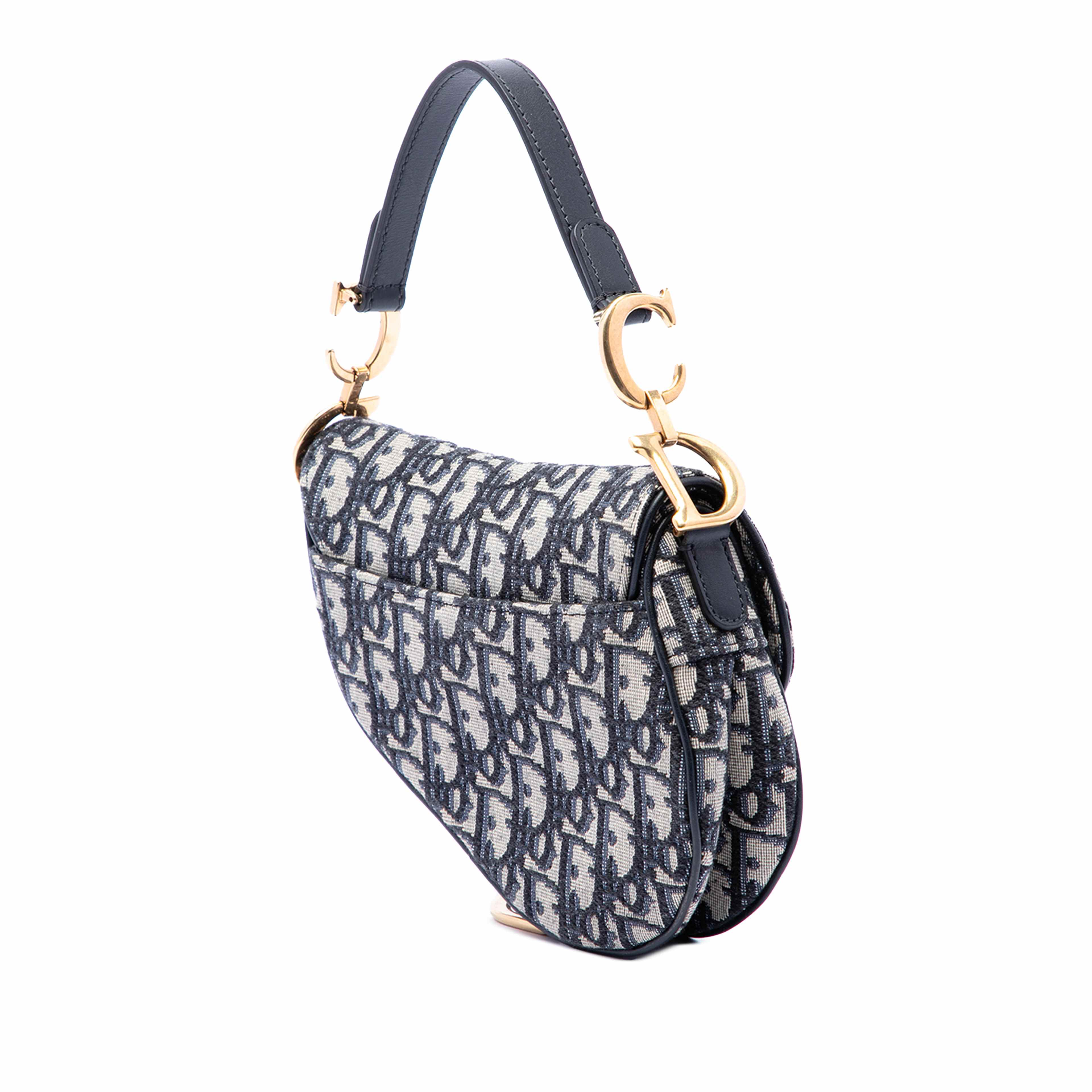 Dior Mini Oblique Canvas Saddle Bag, från Luxclusif, i färgen blå. Klicka för att öppna bilden i stort format