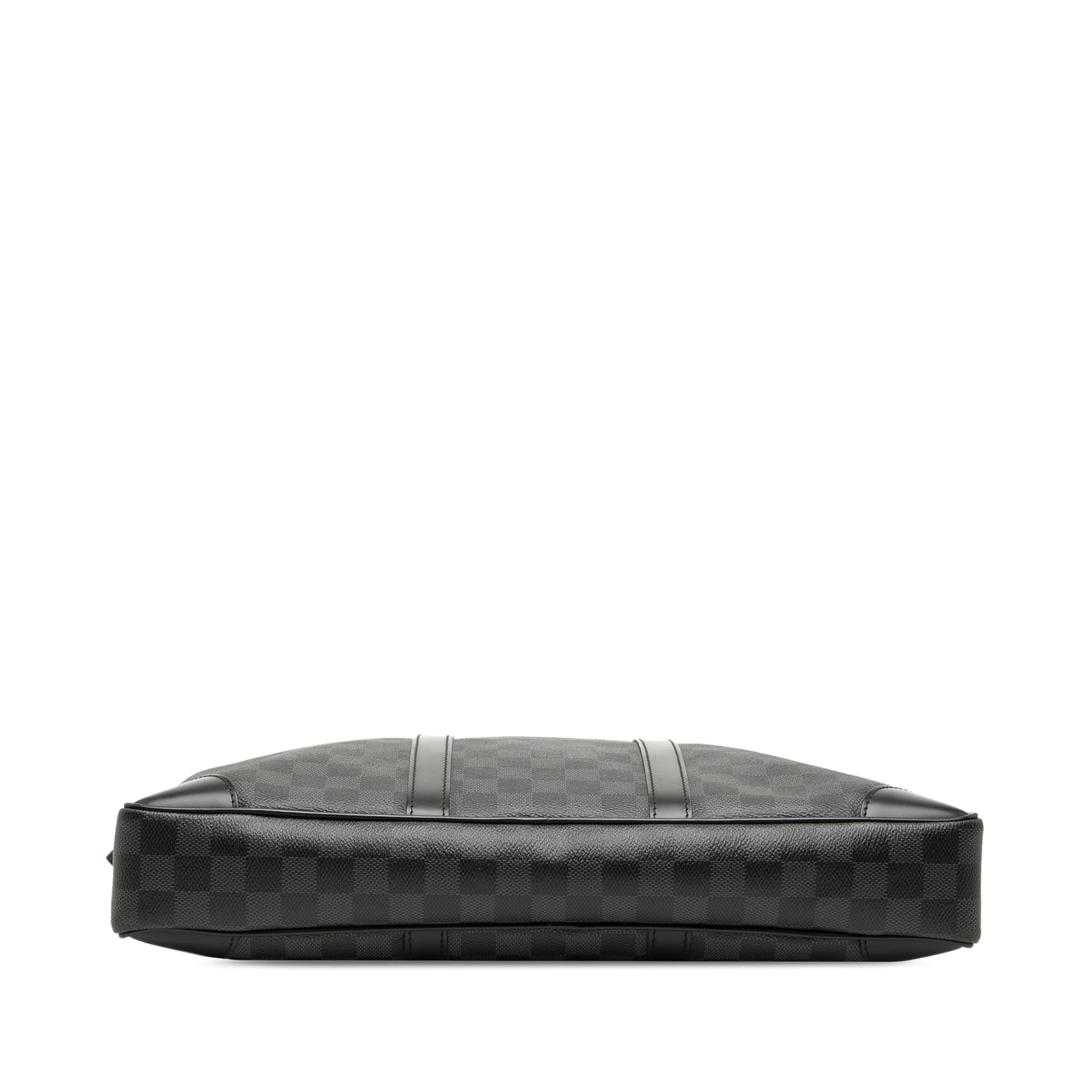 Louis Vuitton Damier Graphite Porte Documents Voyage Pm, från Luxclusif, i färgen black. Klicka för att öppna bilden i stort format