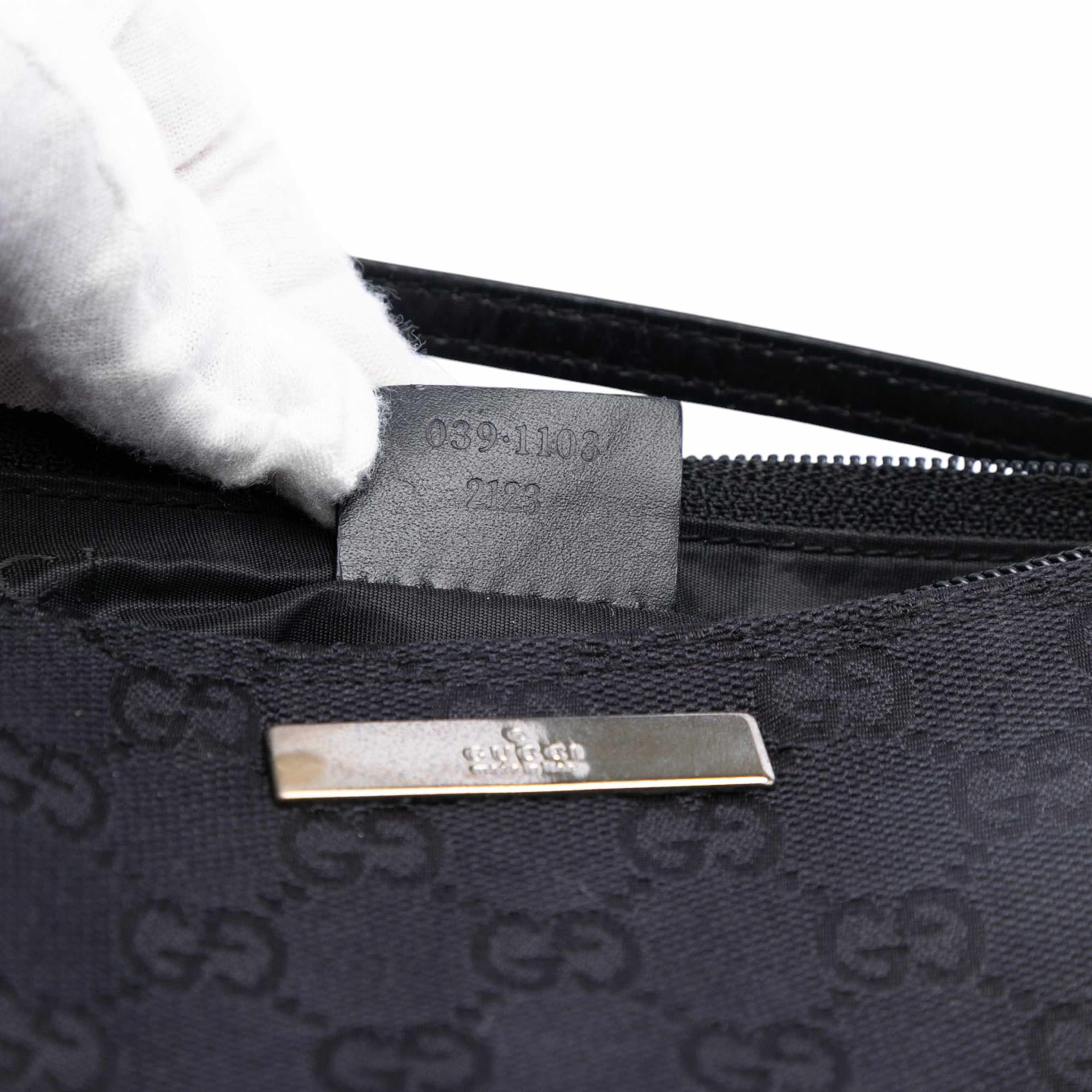 Gucci Gg Canvas Boat, från Luxclusif, i färgen black. Klicka för att öppna bilden i stort format