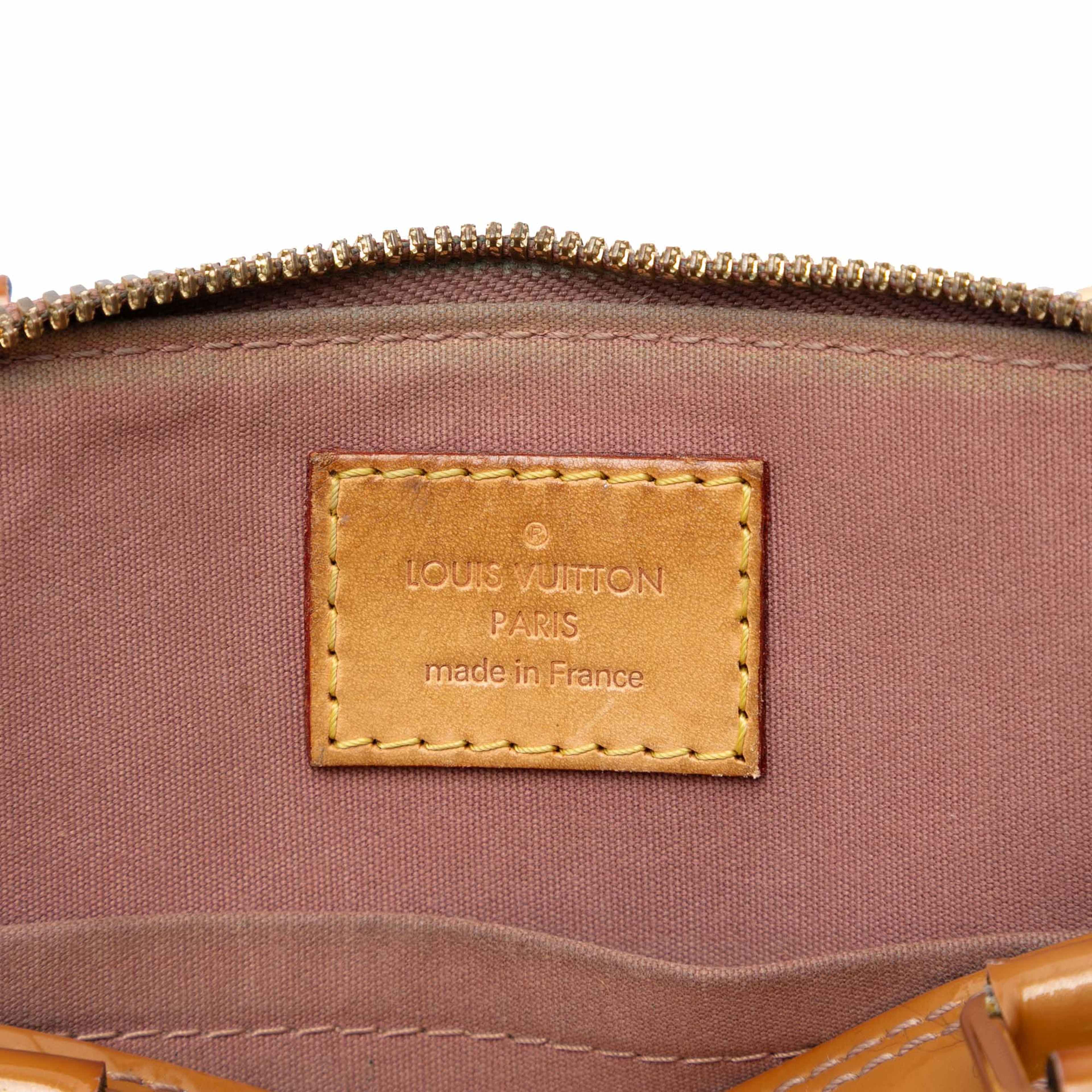 Louis Vuitton Monogram Vernis Alma Bb, från Luxclusif, i färgen camel. Klicka för att öppna bilden i stort format