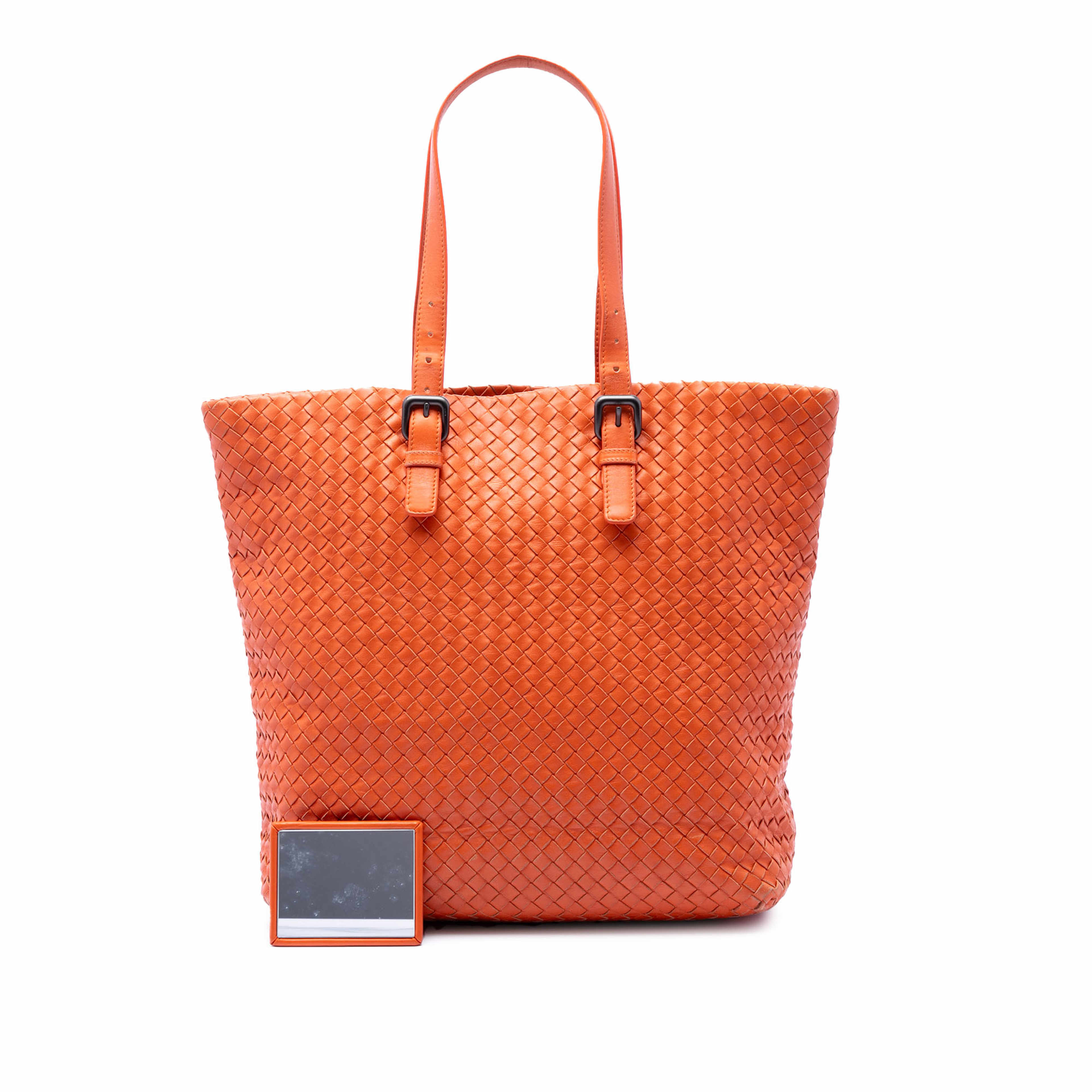 Bottega Veneta Nappa Intrecciato Belt Strap Tote, från Luxclusif, i färgen orange. Klicka för att öppna bilden i stort format