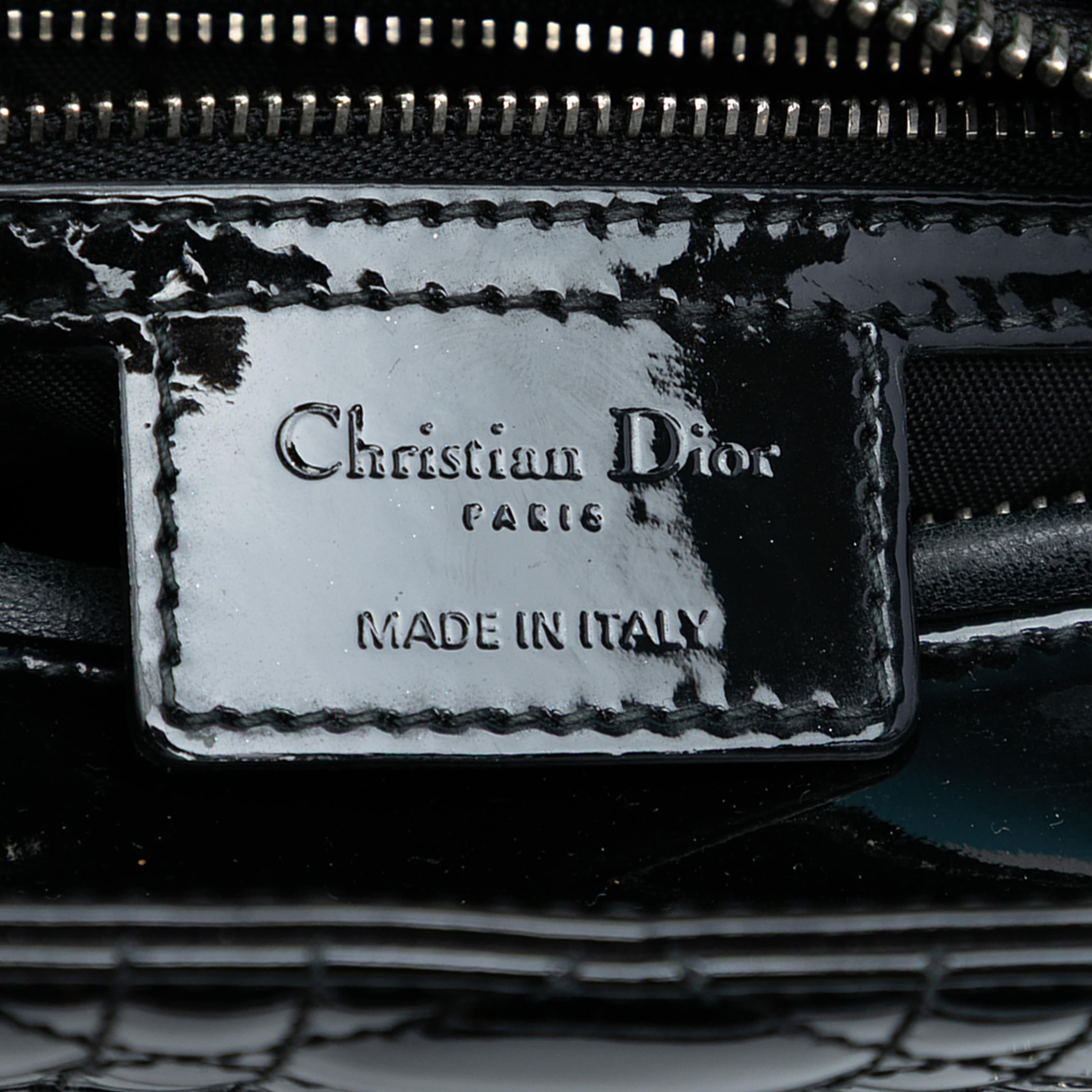 Dior Medium Patent Cannage Lady Dior, från Luxclusif, i färgen black. Klicka för att öppna bilden i stort format