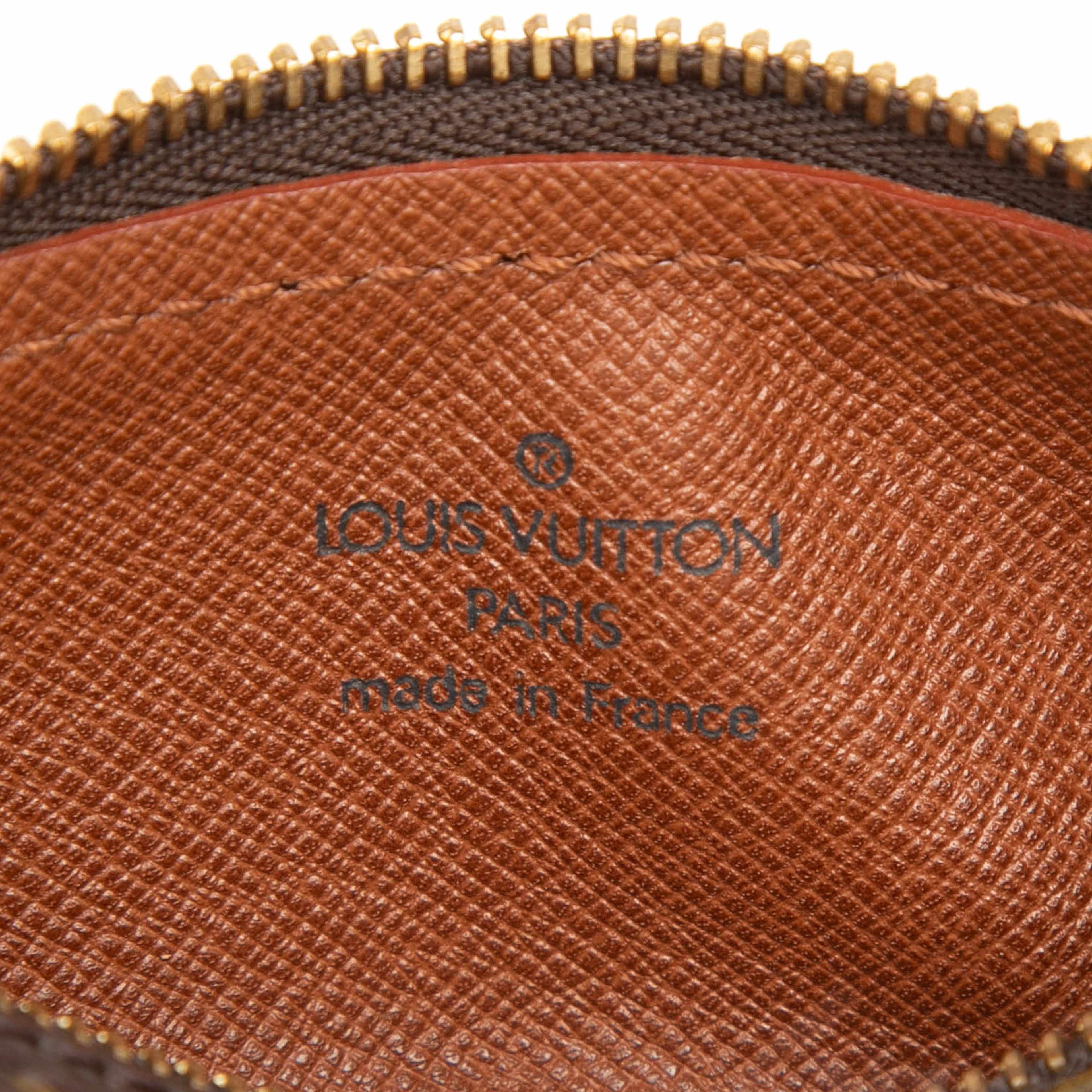 Louis Vuitton Monogram Papillon Pochette, från Luxclusif, i färgen brun. Klicka för att öppna bilden i stort format