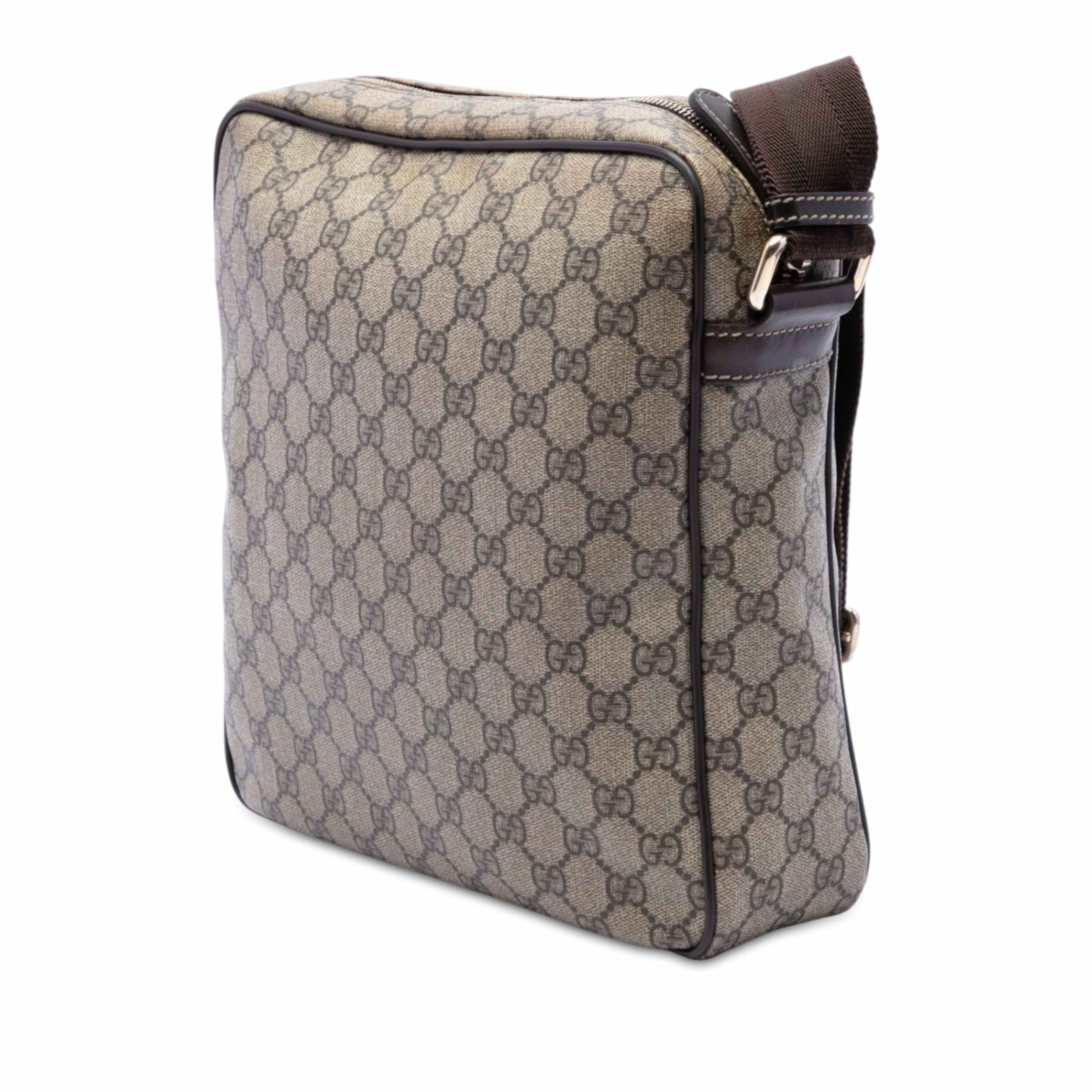 Gucci Gg Supreme Crossbody, från Luxclusif, i färgen beige. Klicka för att öppna bilden i stort format