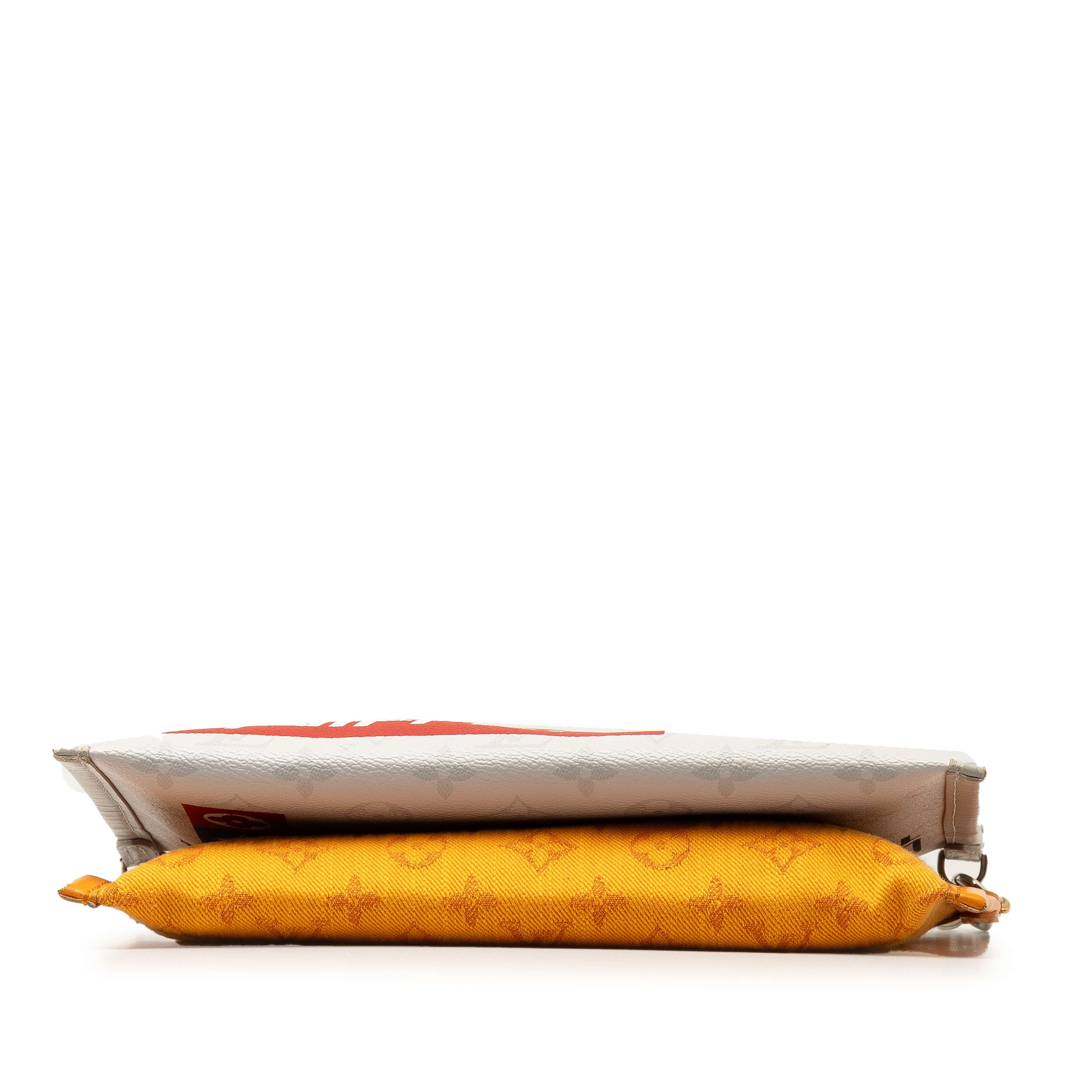 Louis Vuitton Monogram Antartica Double Flat Messenger, från Luxclusif, i färgen gray. Klicka för att öppna bilden i stort format