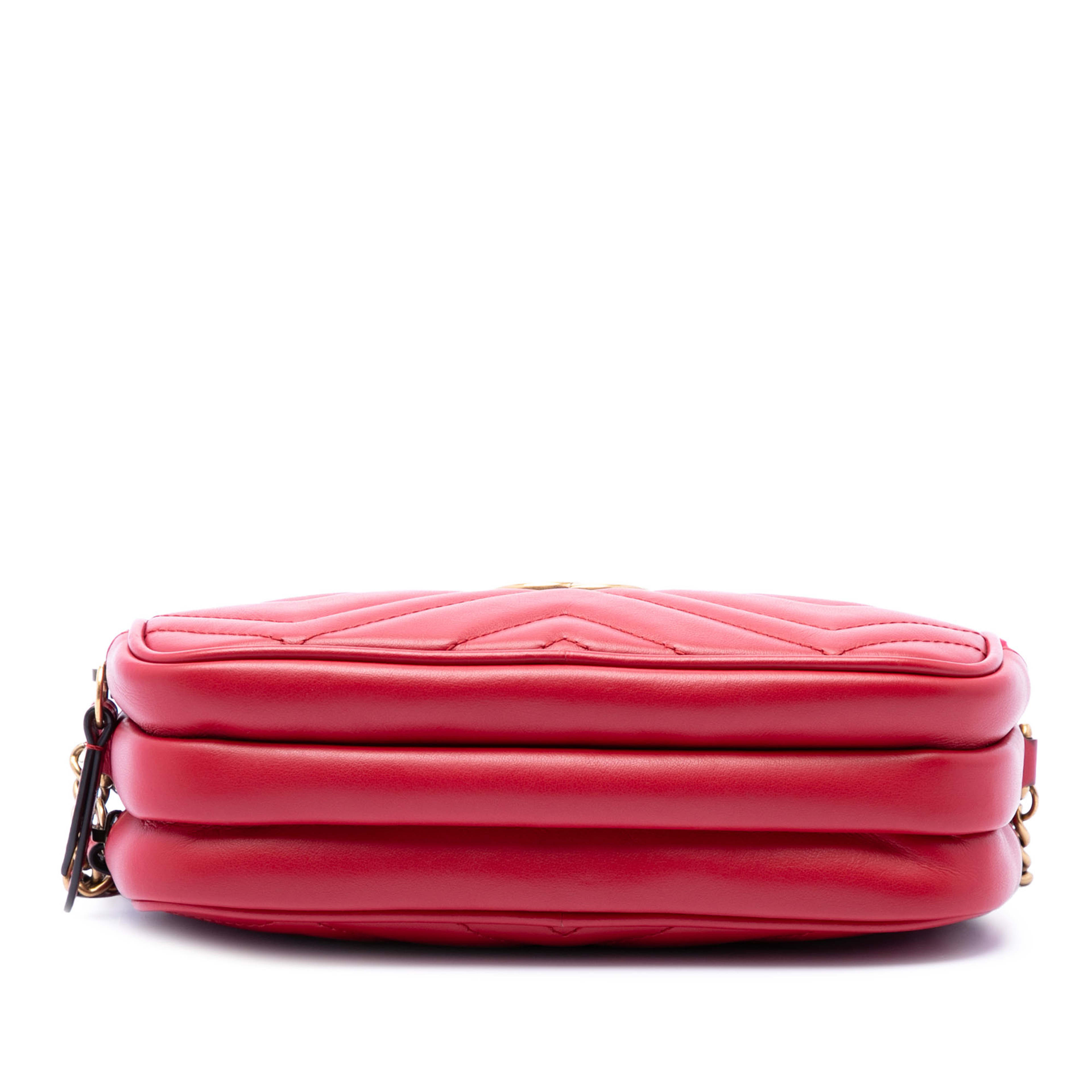 Gucci Mini Calfskin Gg Marmont Triple Zip Crossbody, från Luxclusif, i färgen röd. Klicka för att öppna bilden i stort format