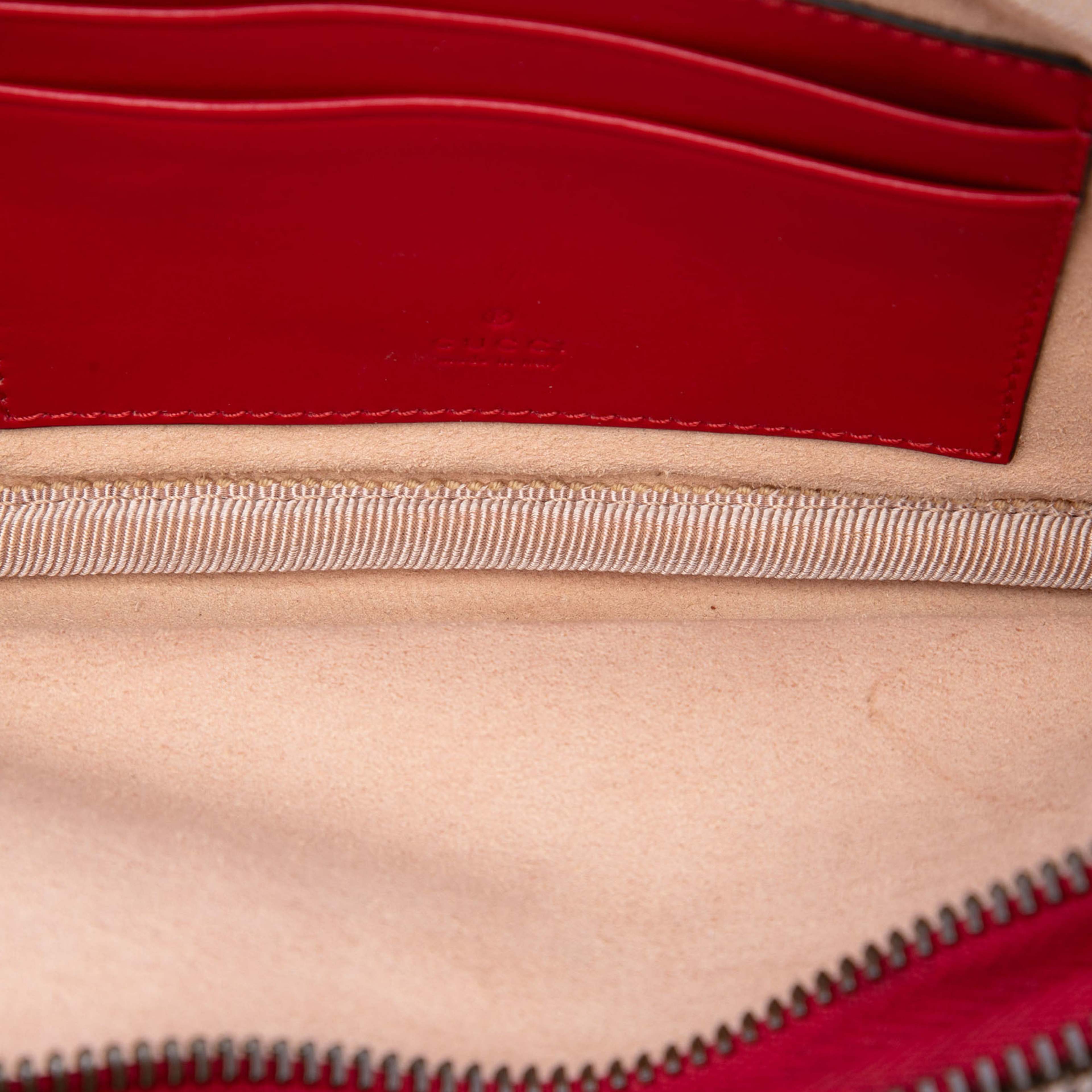 Gucci Mini Calfskin Gg Marmont Triple Zip Crossbody, från Luxclusif, i färgen red. Klicka för att öppna bilden i stort format