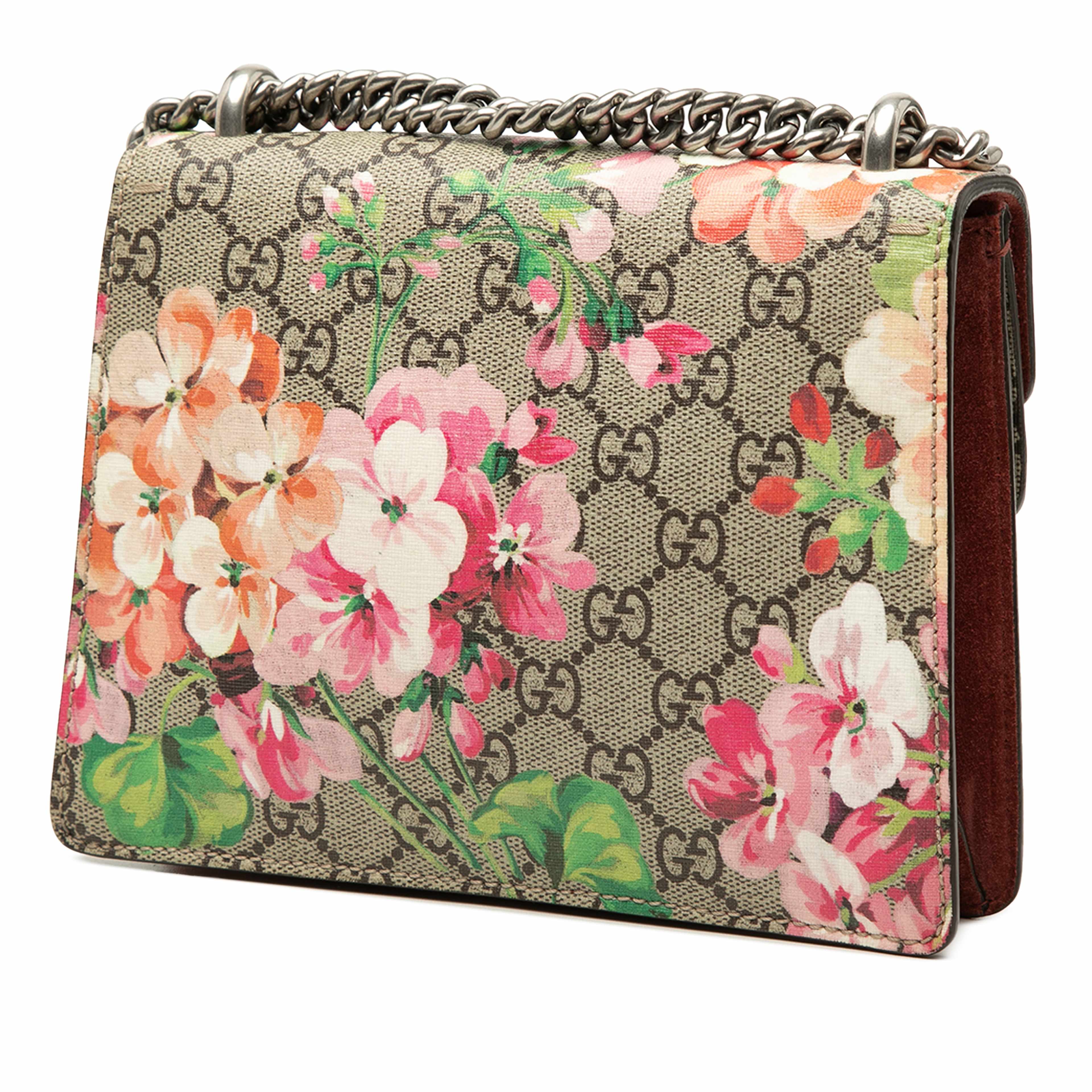 Gucci Small Gg Supreme Blooms Dionysus Crossbody, från Luxclusif, i färgen beige. Klicka för att öppna bilden i stort format