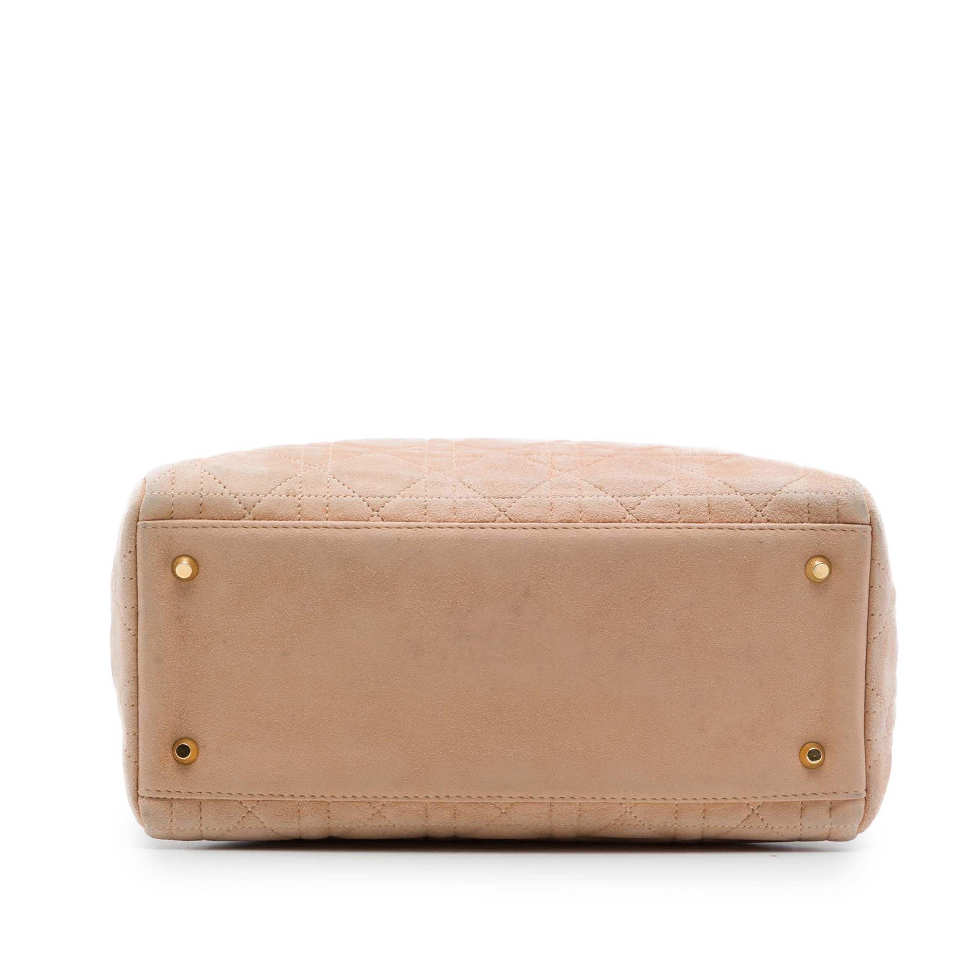 Dior Medium Suede Cannage Lady Dior, från Luxclusif, i färgen rosa. Klicka för att öppna bilden i stort format