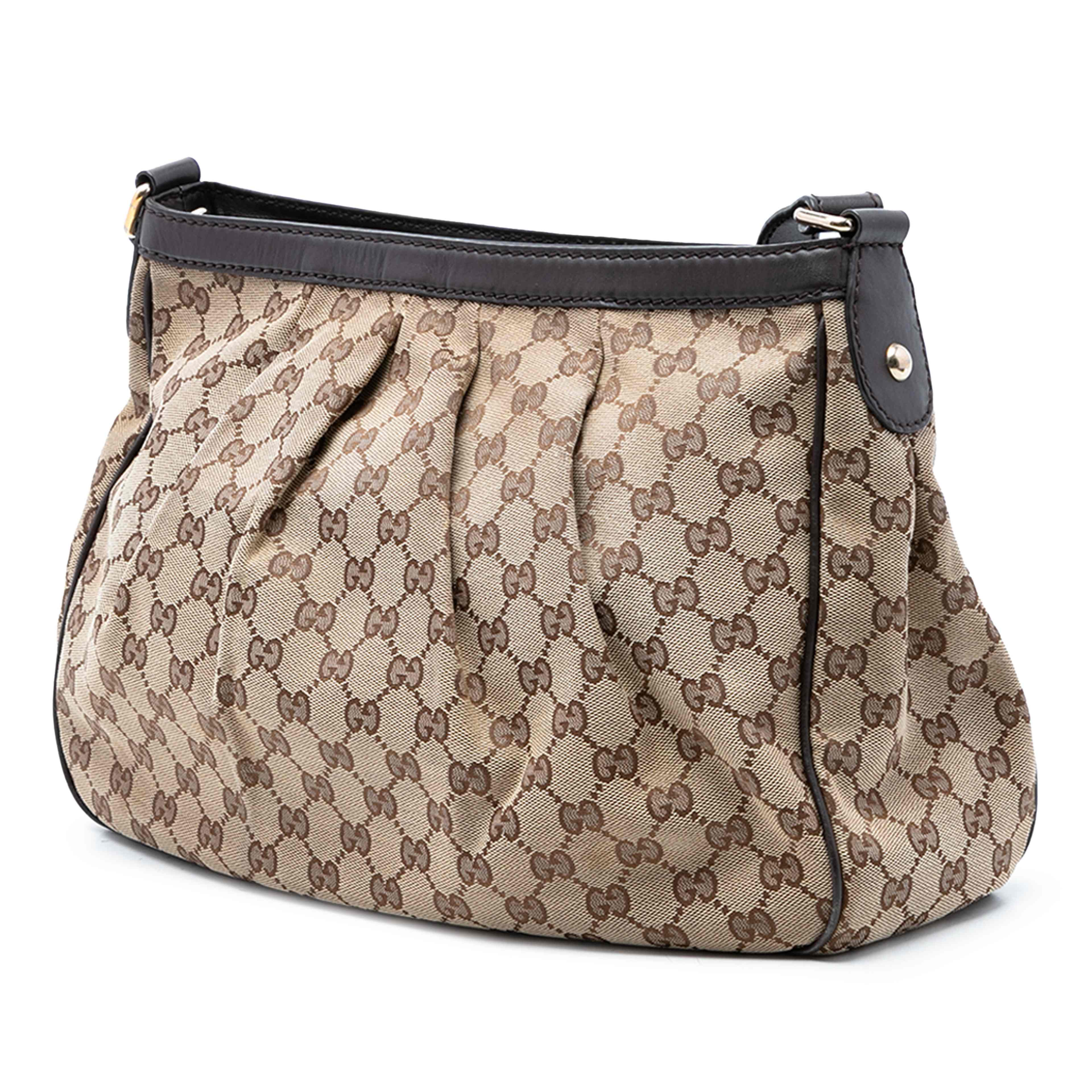 Gucci Gg Canvas Sukey Crossbody, från Luxclusif, i färgen beige. Klicka för att öppna bilden i stort format