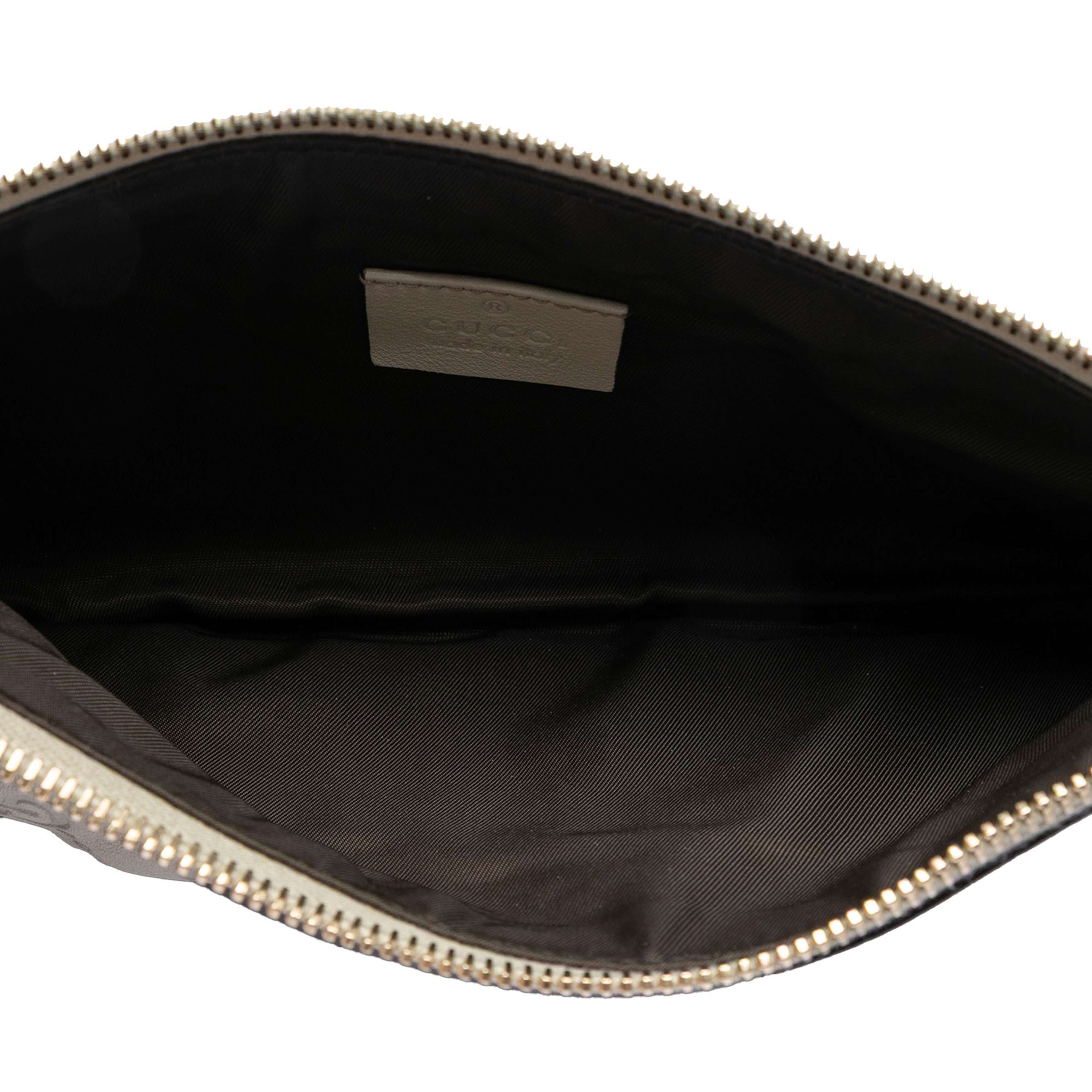 Gucci Guccissima New Britt Wristlet Clutch, från Luxclusif, i färgen white. Klicka för att öppna bilden i stort format