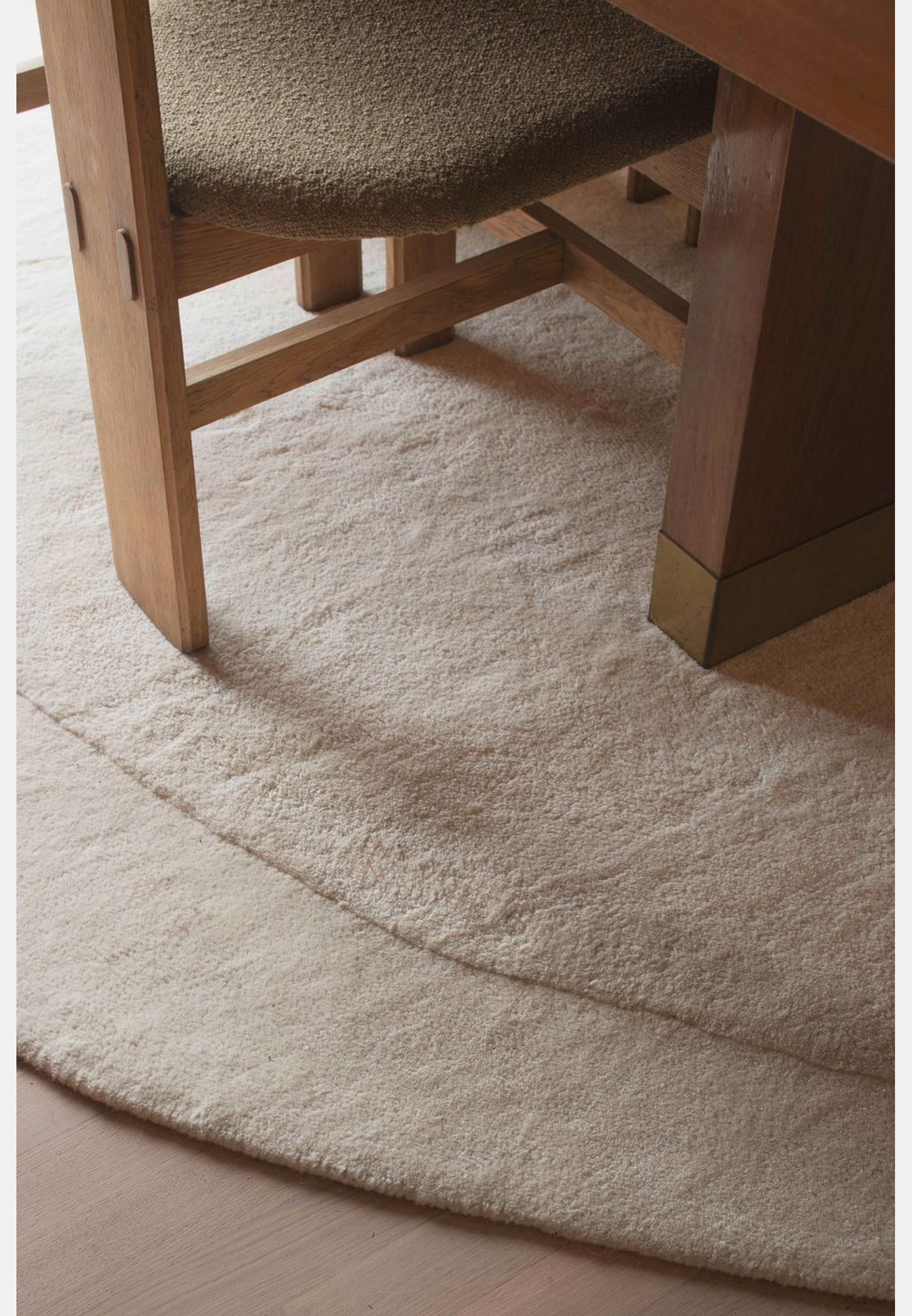 Residue Bone White, från Layered, i färgen bone white. Klicka för att öppna bilden i stort format