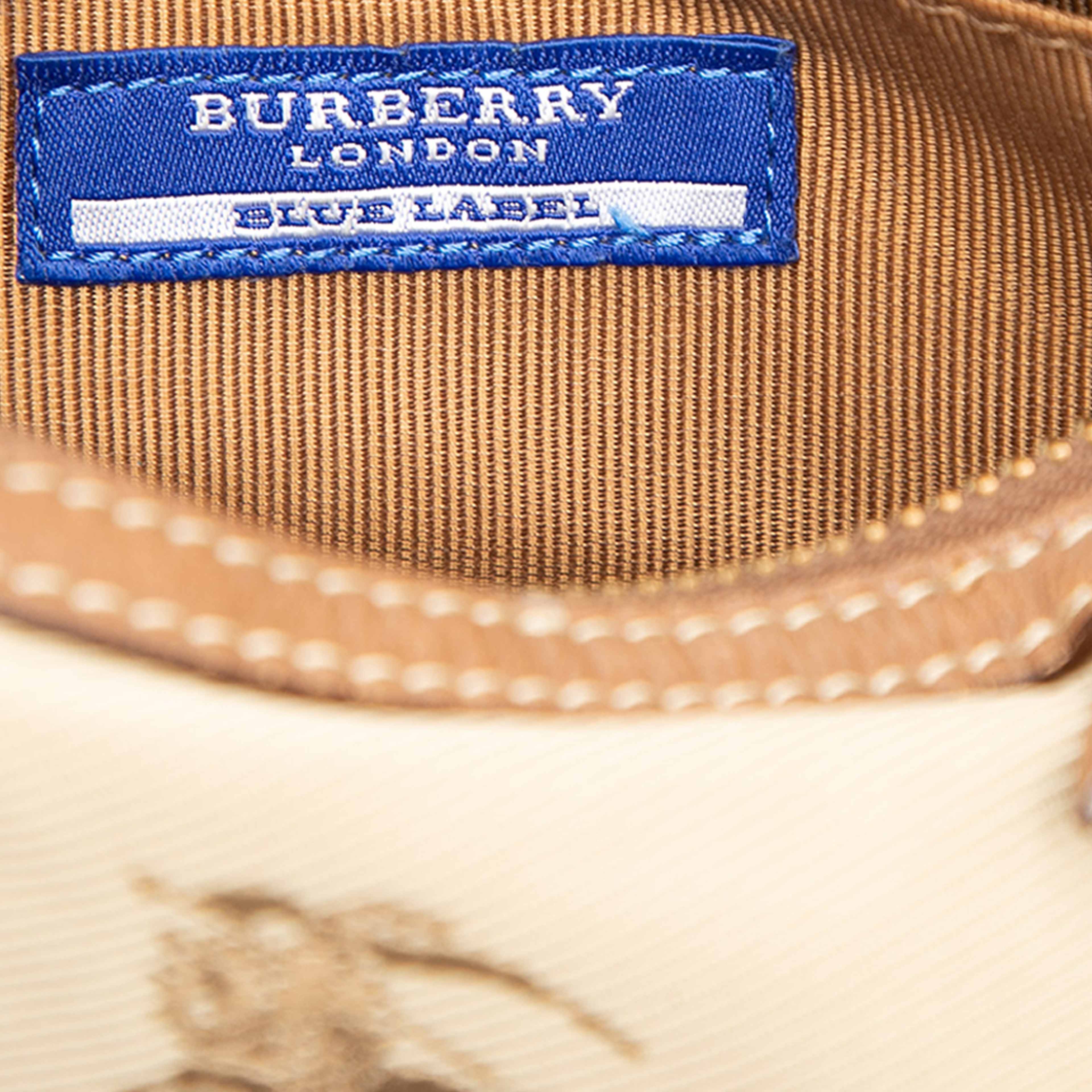 Burberry Canvas Shoulder Bag, från Luxclusif, i färgen beige. Klicka för att öppna bilden i stort format