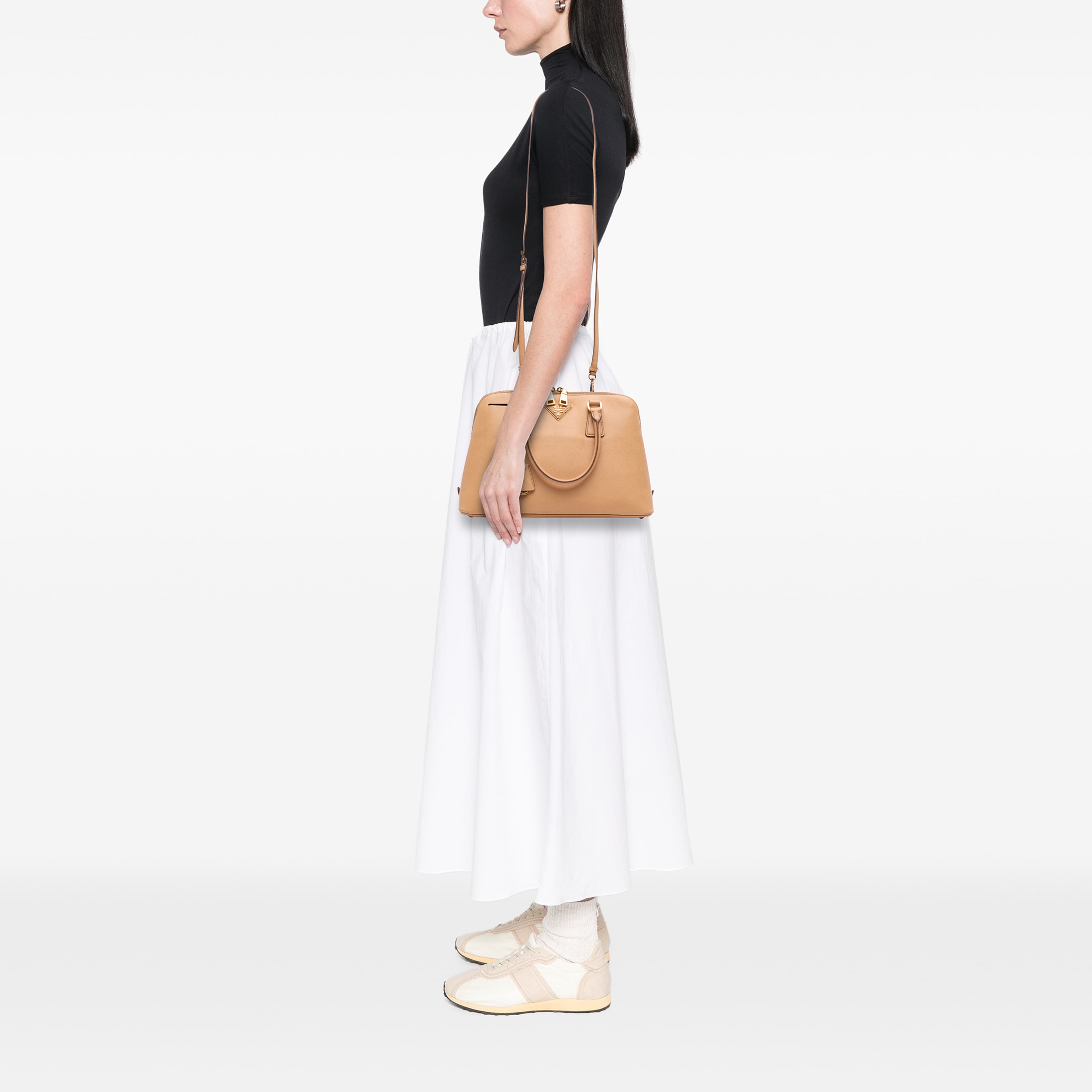 Prada Medium Saffiano Lux Promenade Satchel, från Luxclusif, i färgen beige. Klicka för att öppna bilden i stort format